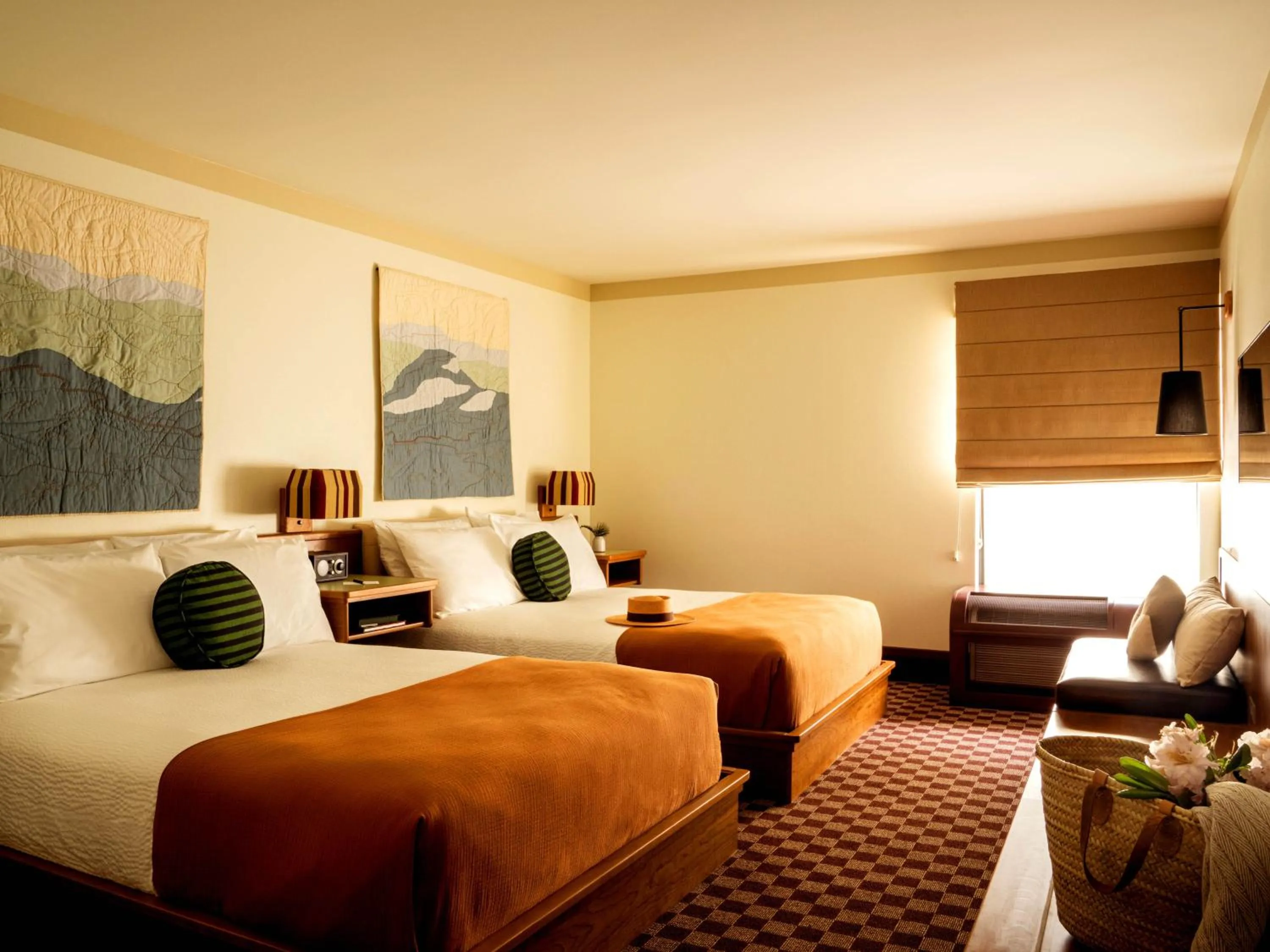 Bed in Highlands Inn Lodge