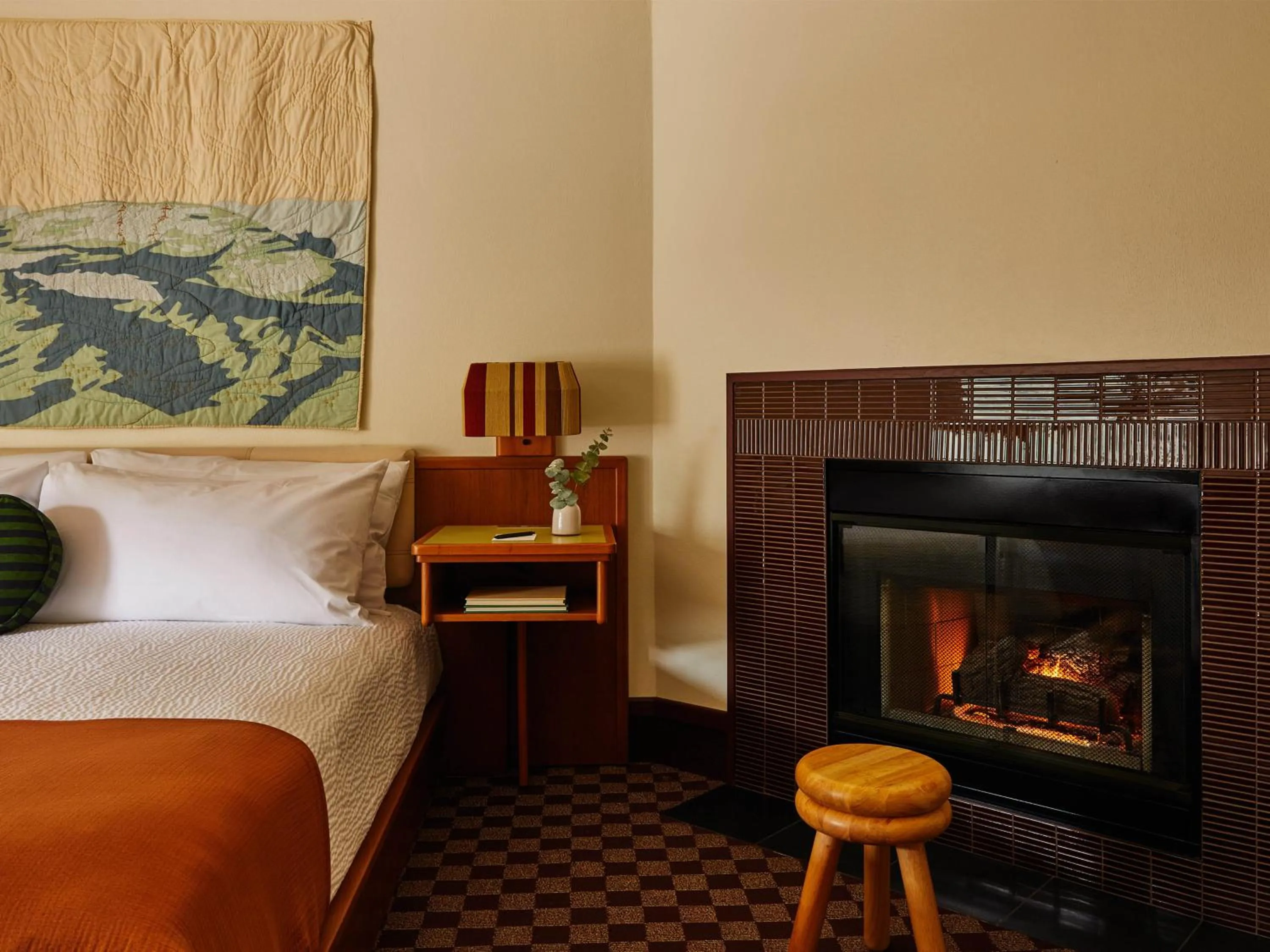 Bed in Highlands Inn Lodge