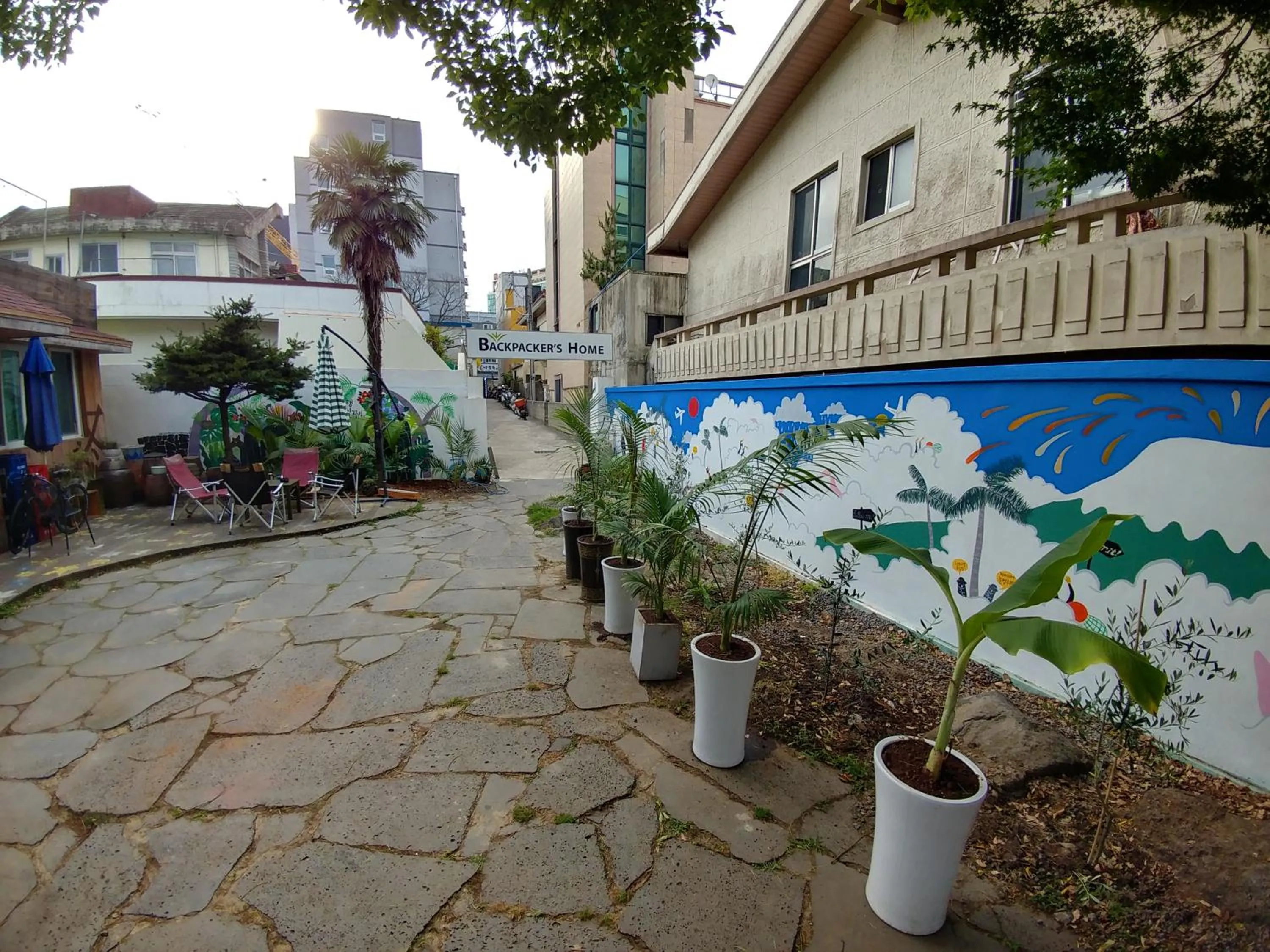 Garden view in Backpacker's Home