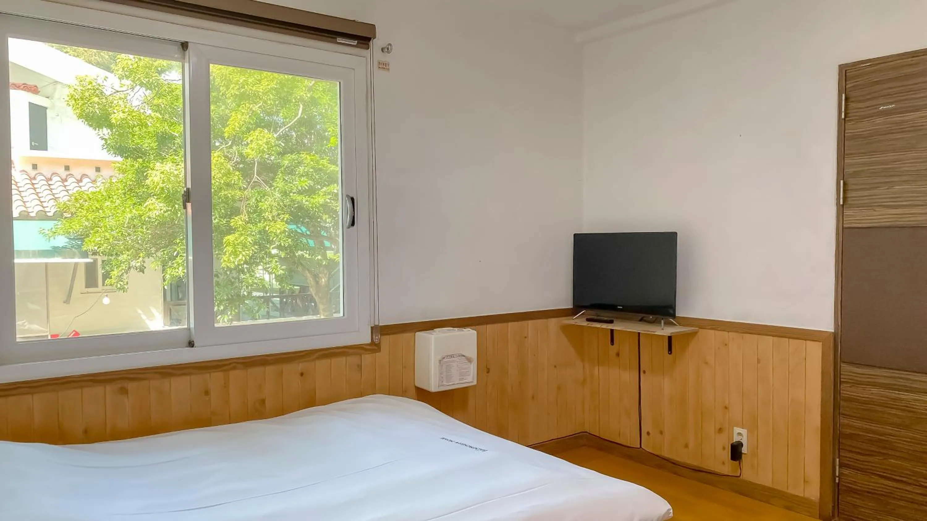 TV and multimedia, Bed in Backpacker's Home