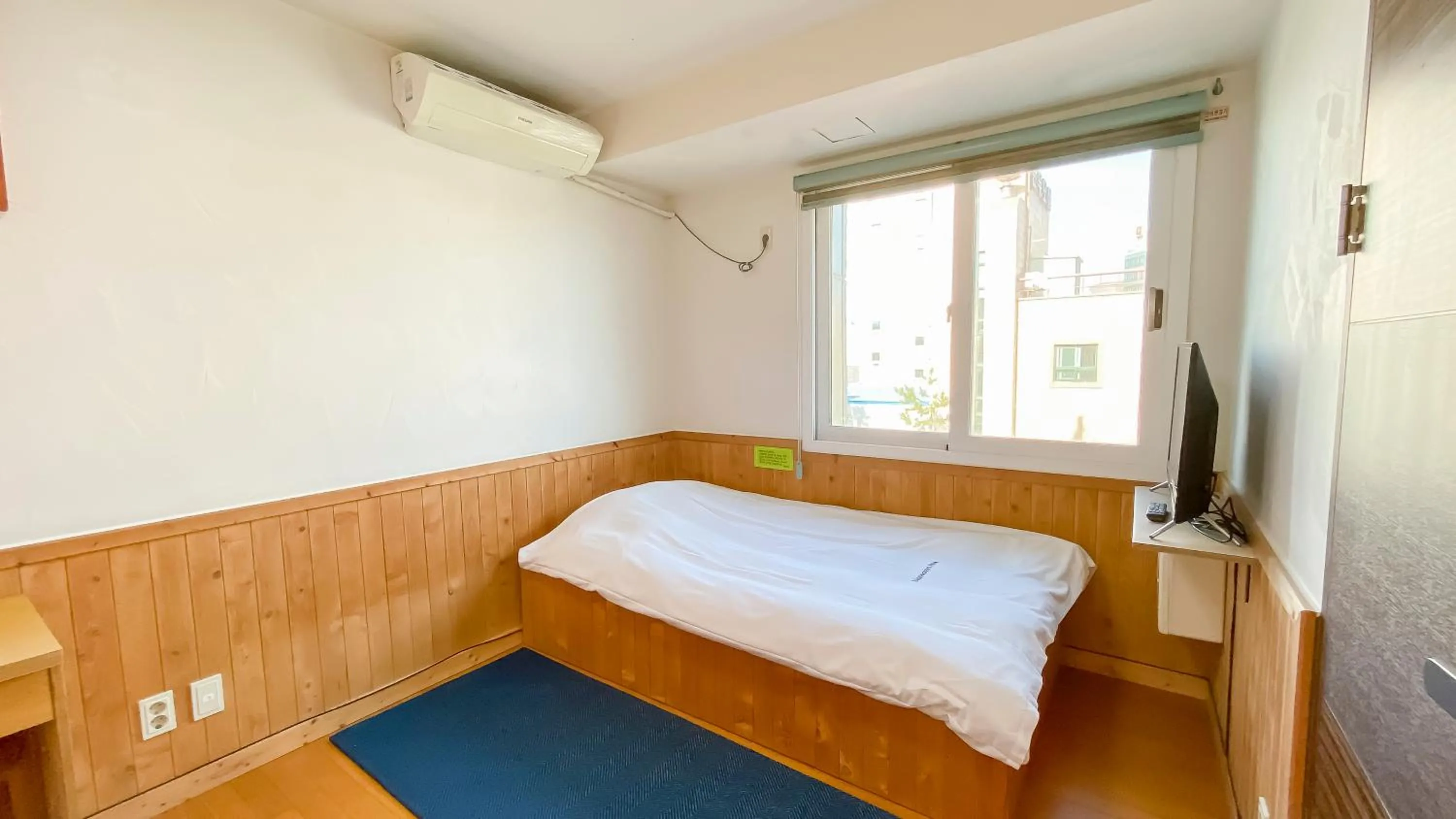 Decorative detail, Bed in Backpacker's Home