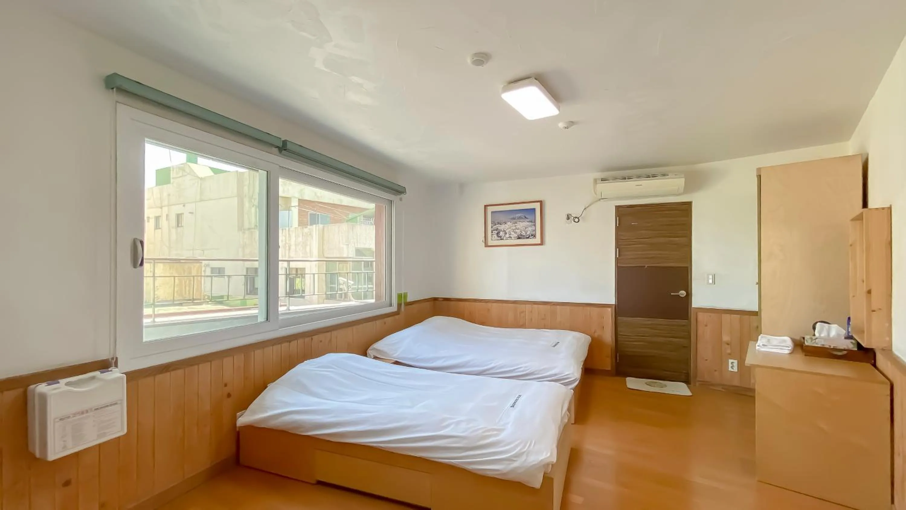 Photo of the whole room, Bed in Backpacker's Home