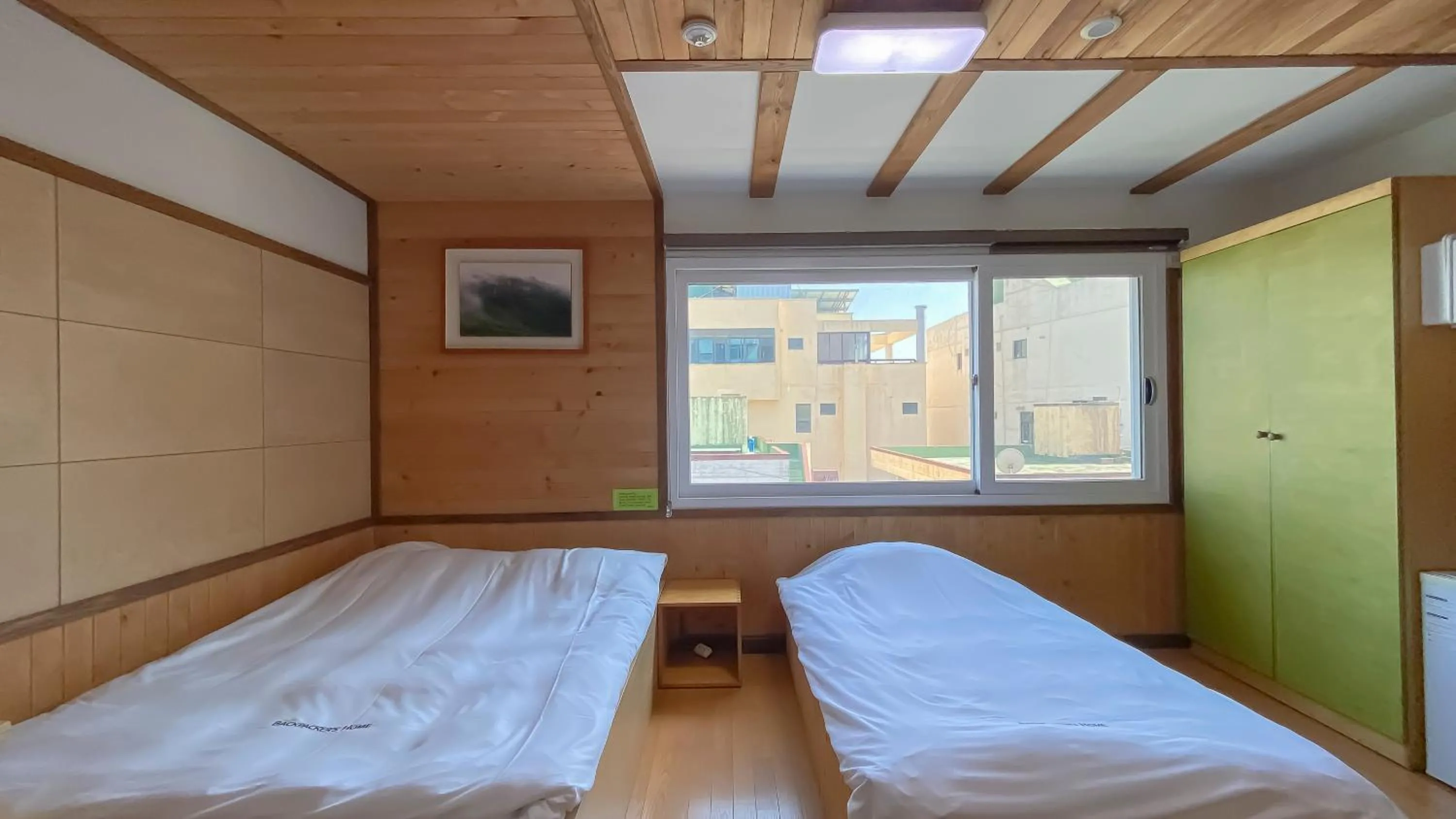Bed in Backpacker's Home