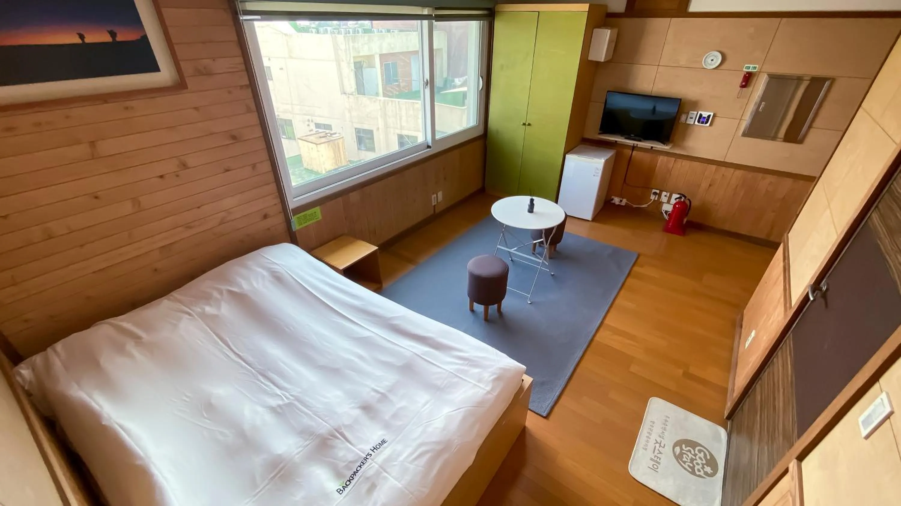Photo of the whole room, Bed in Backpacker's Home