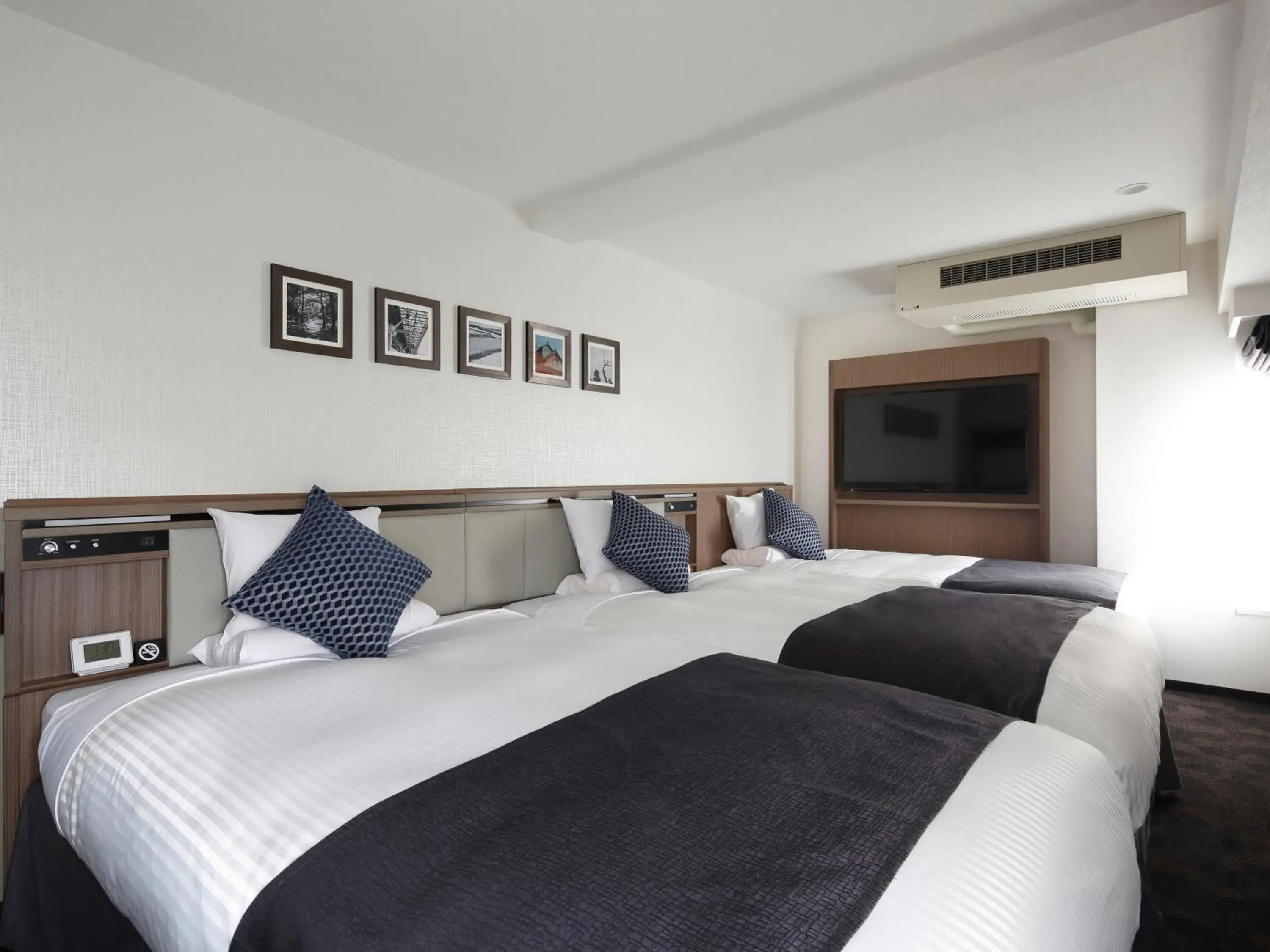 Photo of the whole room, Bed in HOTEL MYSTAYS Sapporo Susukino Photo of the whole room, Bed in HOTEL MYSTAYS Sapporo Susukino