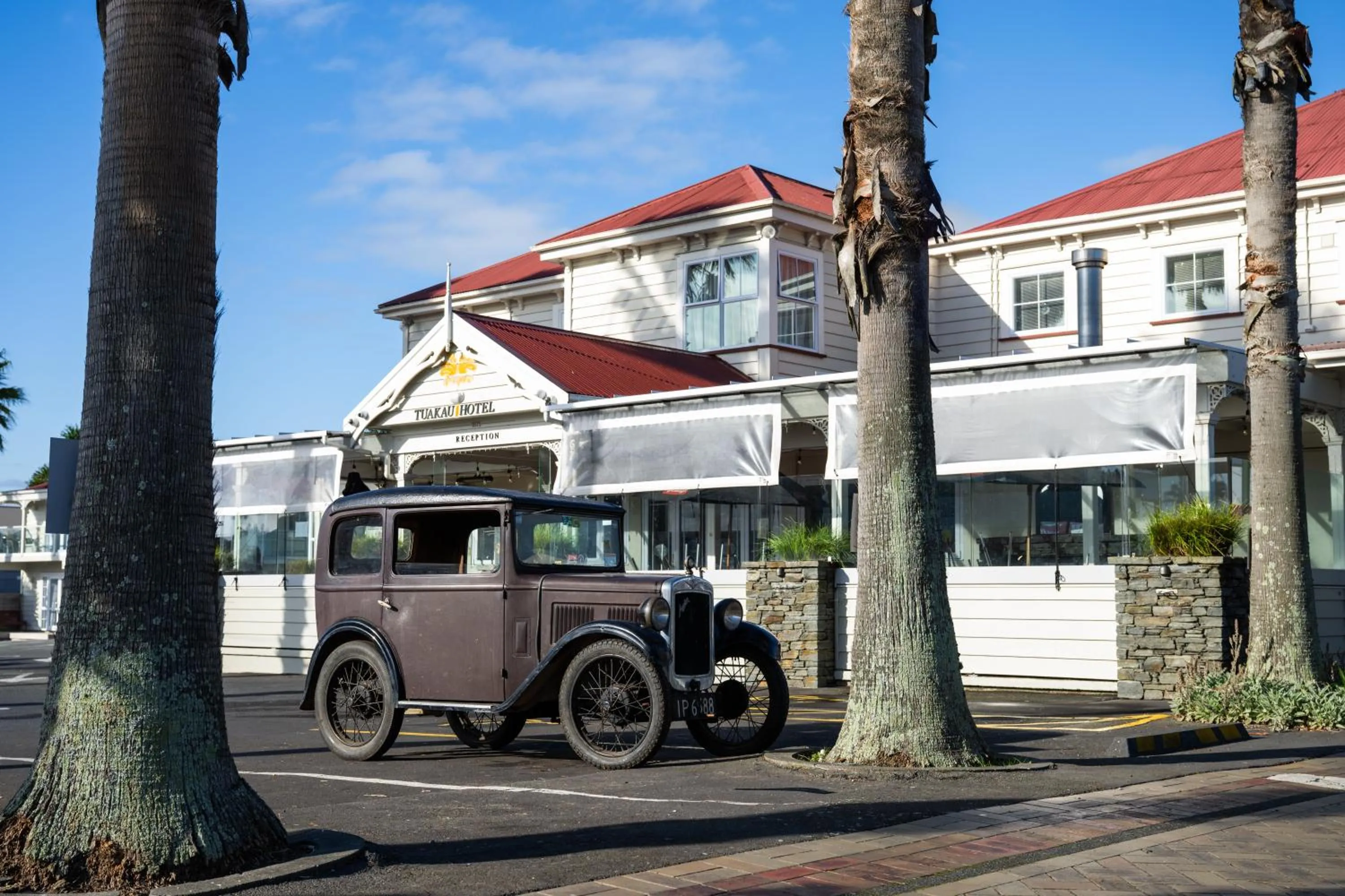 Tuakau Hotel