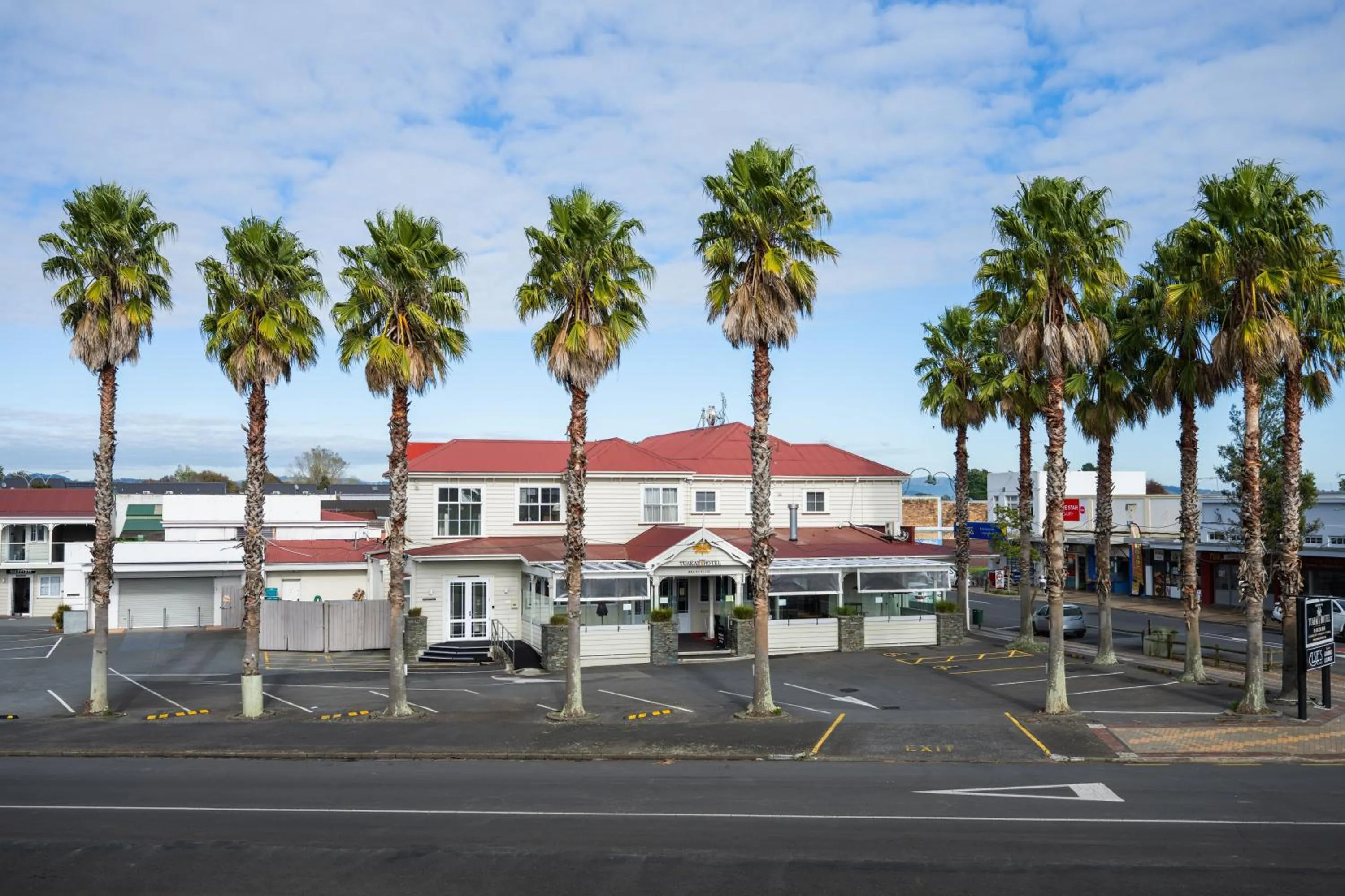 Tuakau Hotel