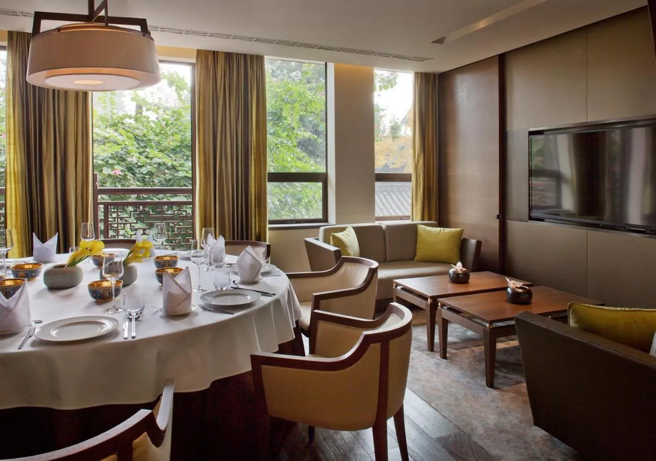 Restaurant/places to eat in Guanyin Yiyuntai Hotel Chengdu