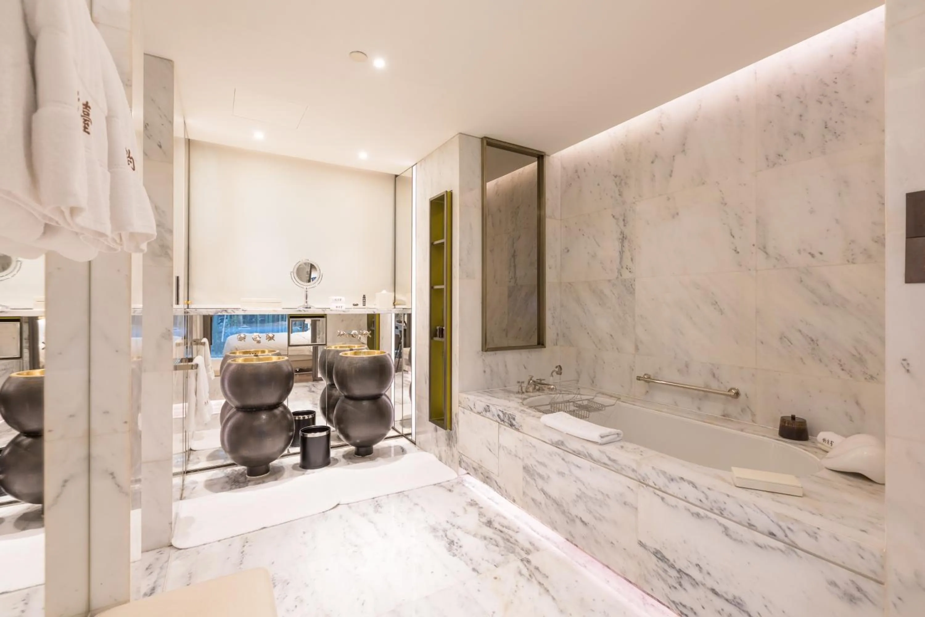 Shower in Guanyin Yiyuntai Hotel Chengdu