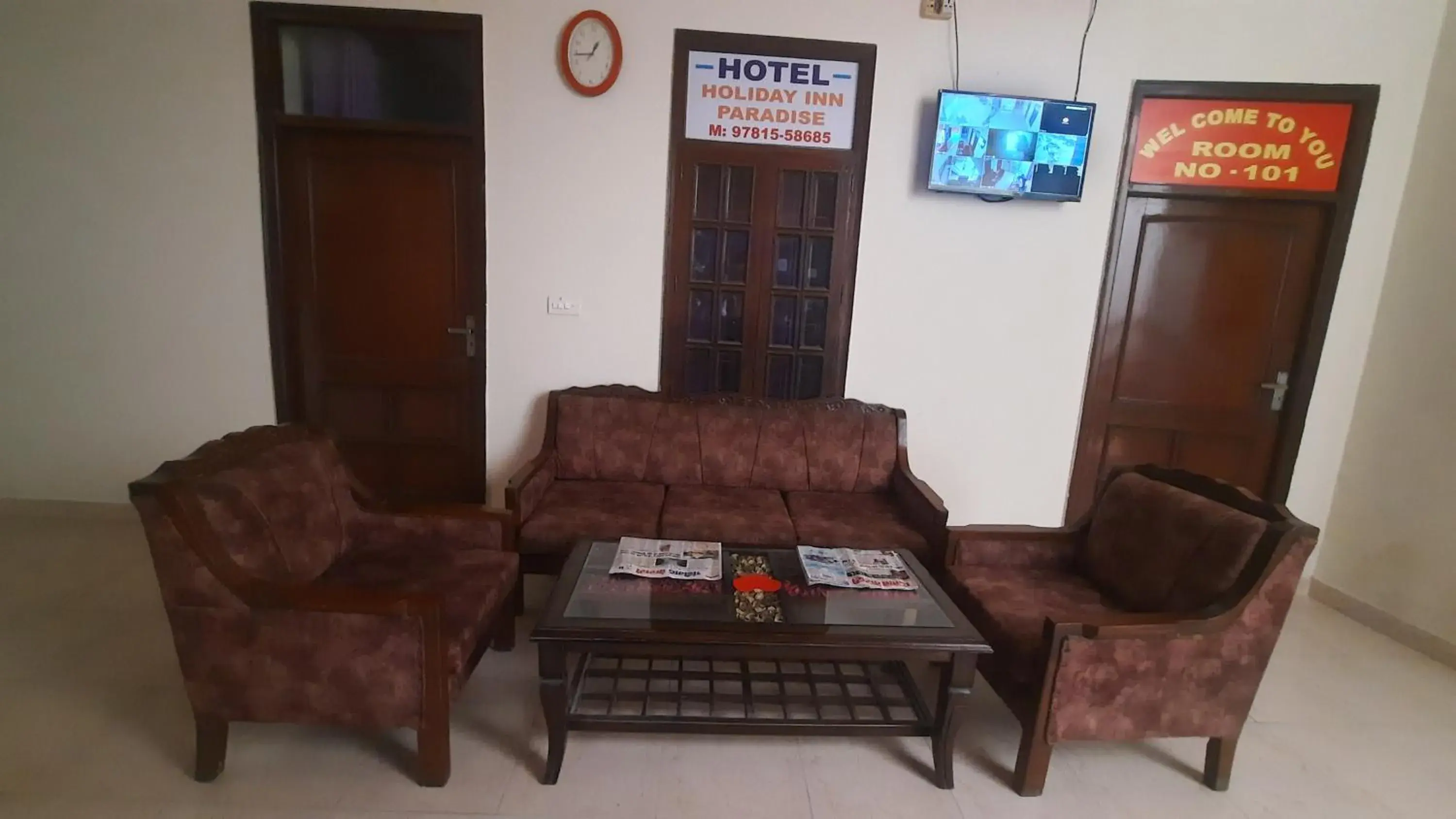 Lobby or reception in HOTEL HOLIDAY INN PARADISE Lobby or reception in HOTEL HOLIDAY INN PARADISE