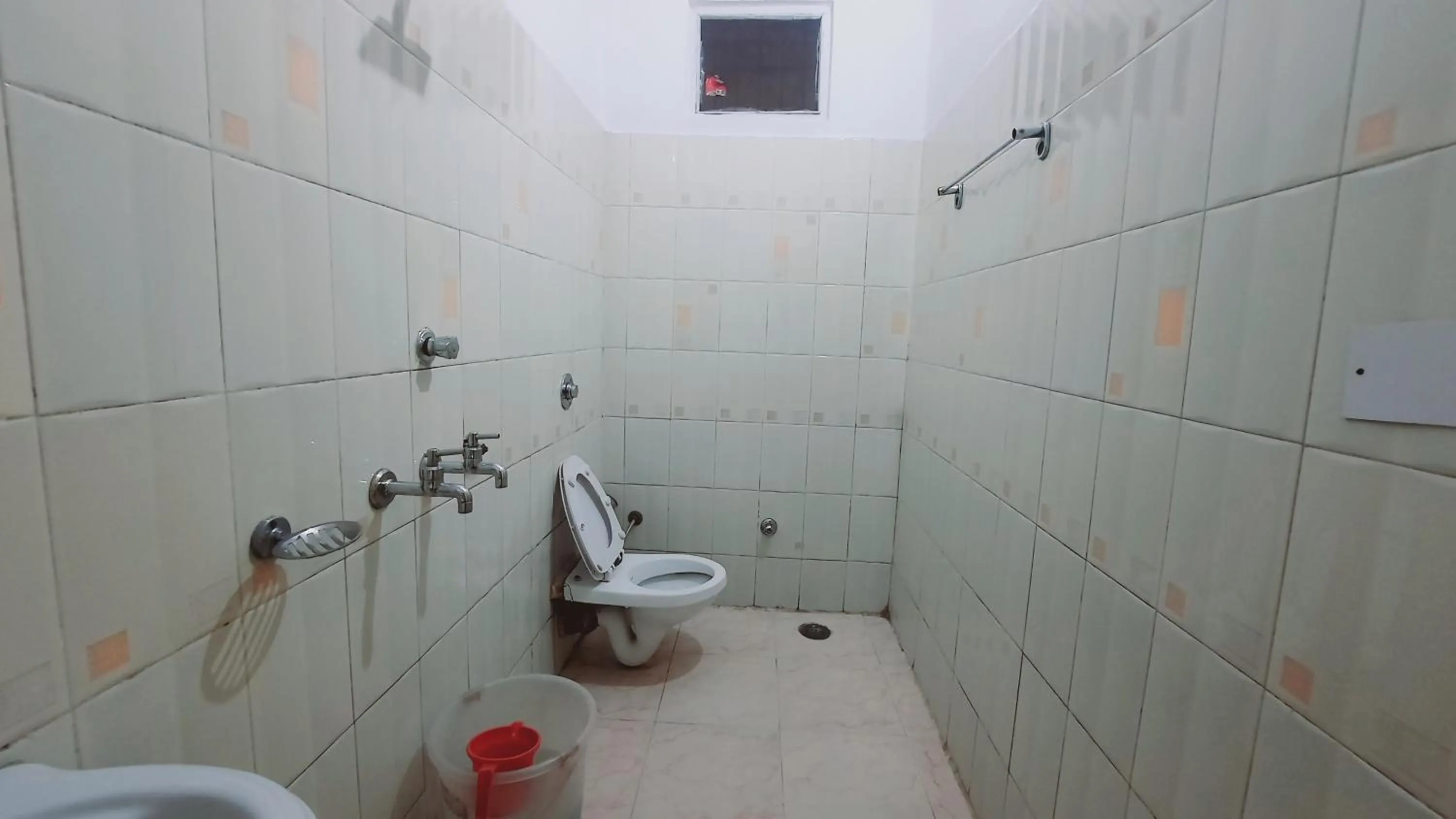 Toilet in HOTEL HOLIDAY INN PARADISE