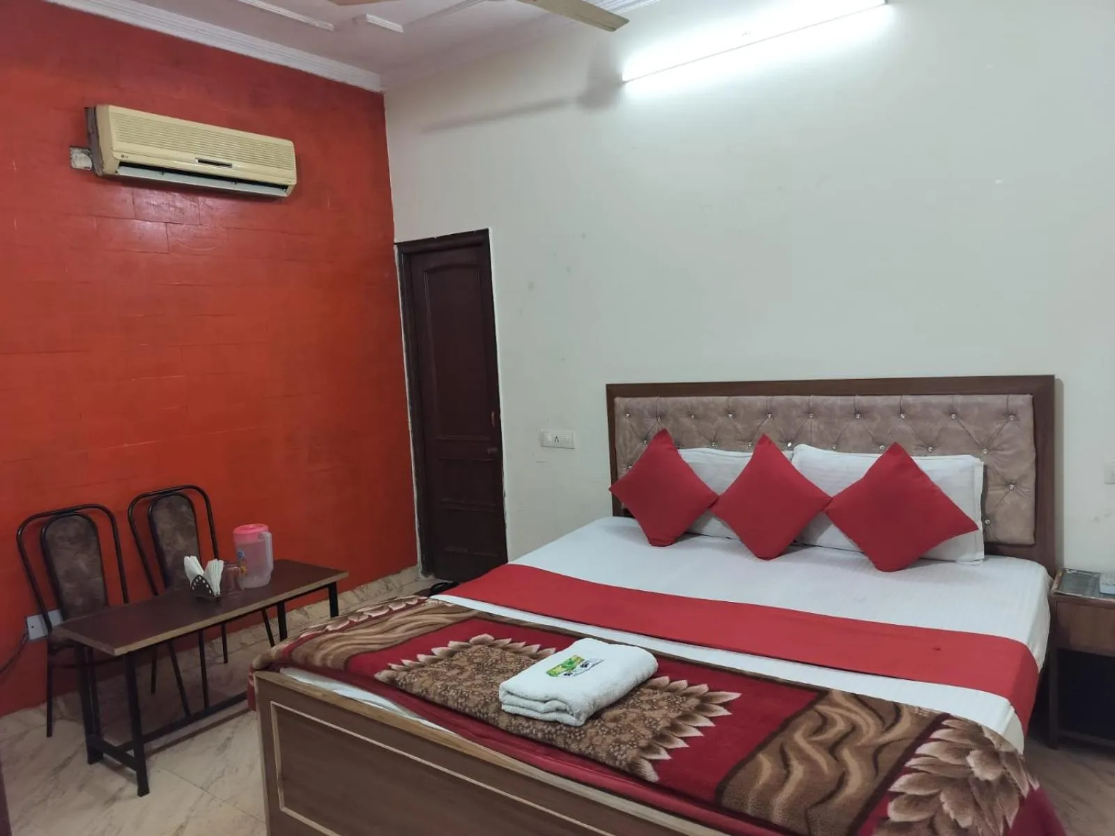 Bedroom, Bed in HOTEL HOLIDAY INN PARADISE