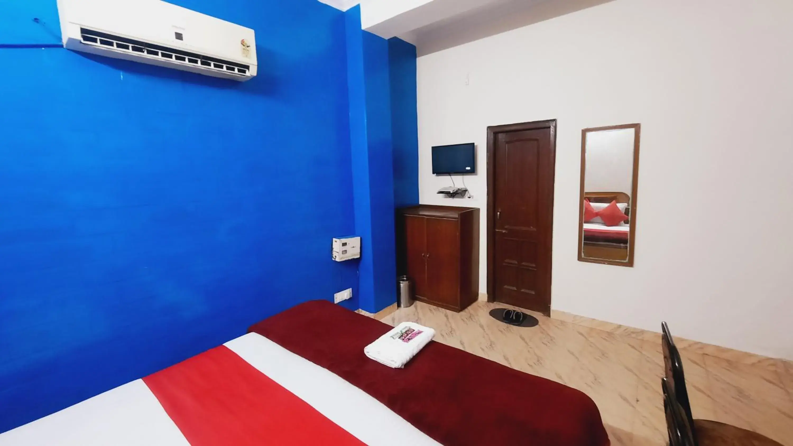 Bedroom, Bed in HOTEL HOLIDAY INN PARADISE Bedroom, Bed in HOTEL HOLIDAY INN PARADISE