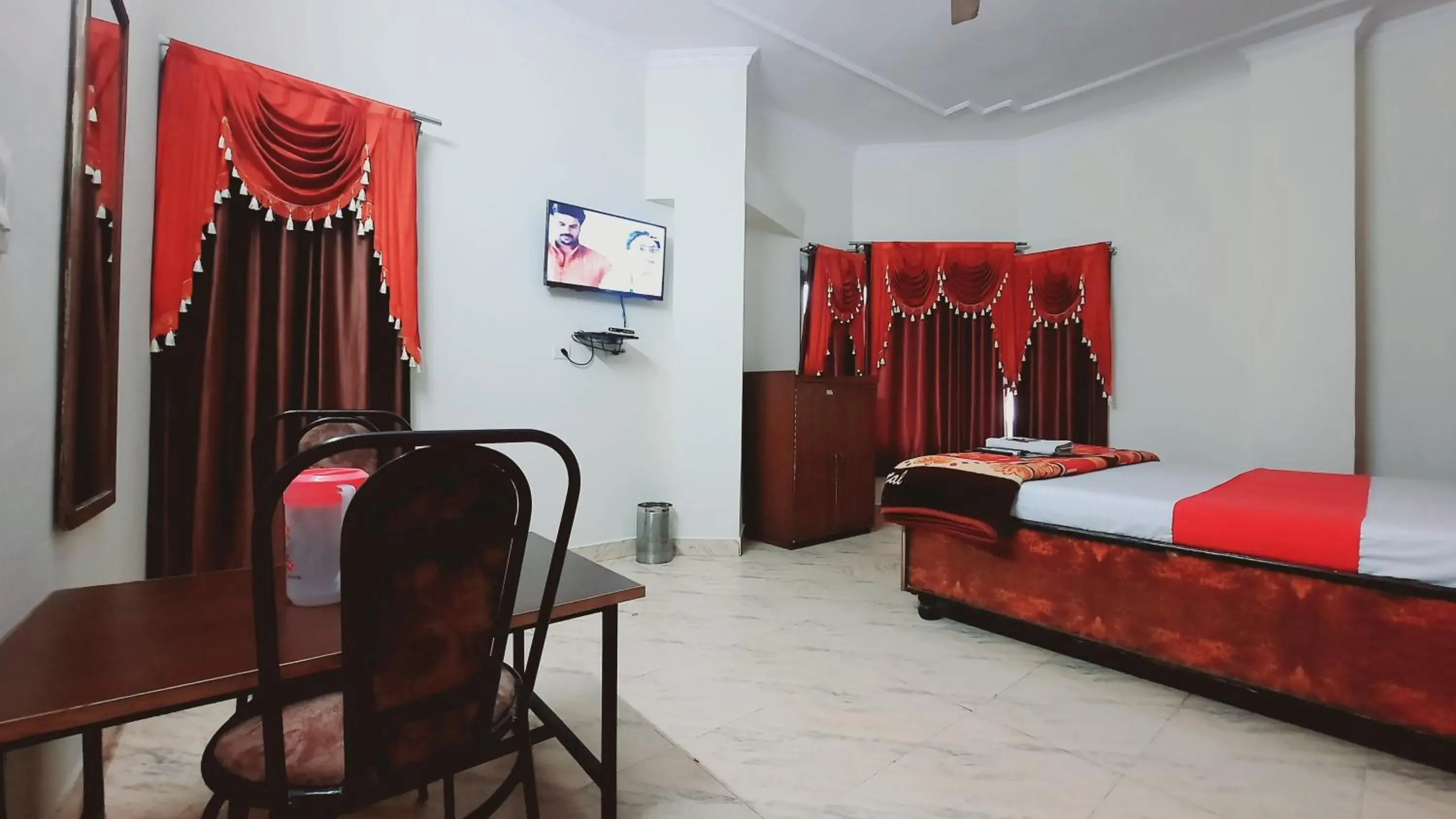 Windsurfing, Bed in HOTEL HOLIDAY INN PARADISE Windsurfing, Bed in HOTEL HOLIDAY INN PARADISE