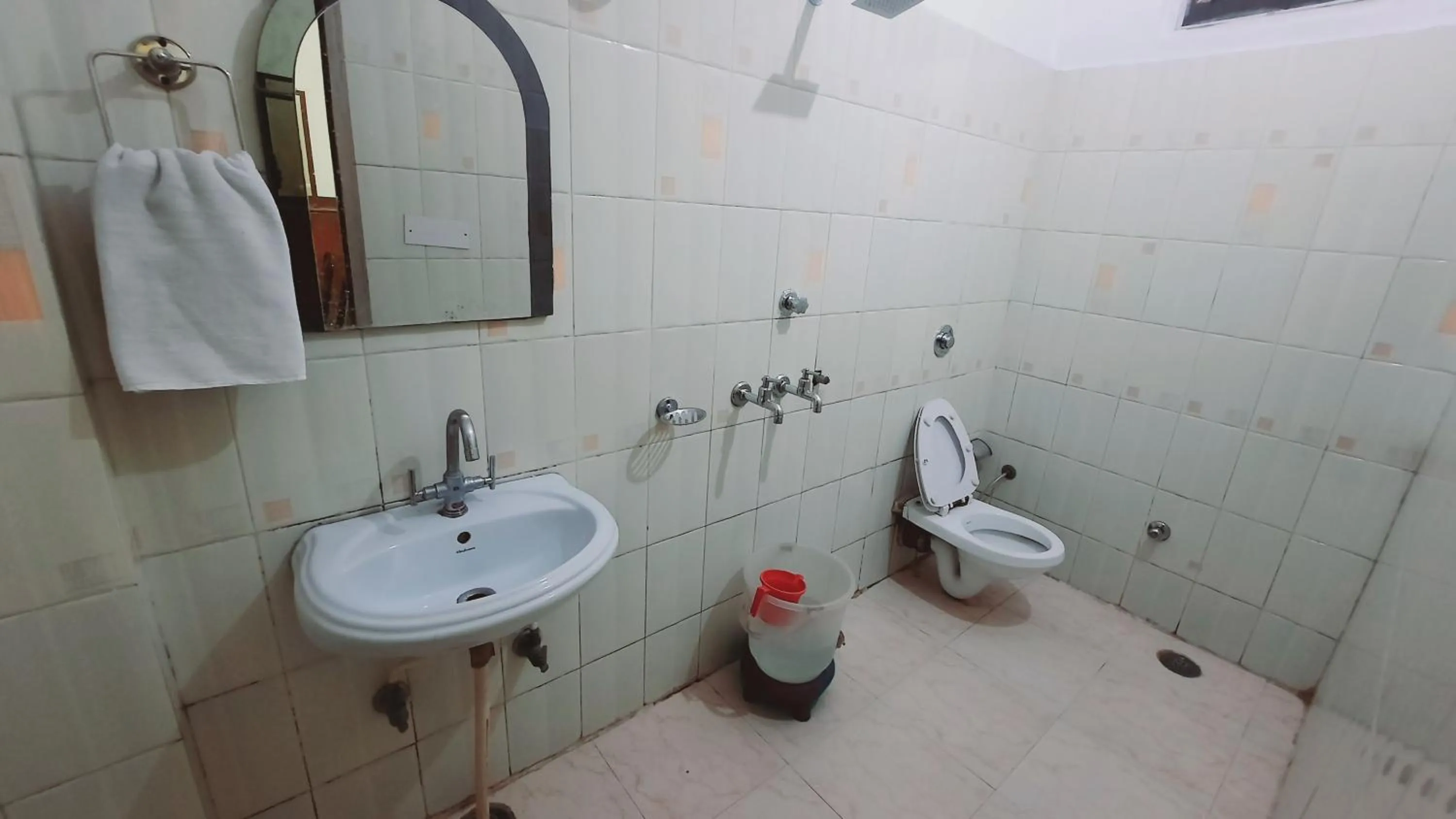 Bathroom in HOTEL HOLIDAY INN PARADISE