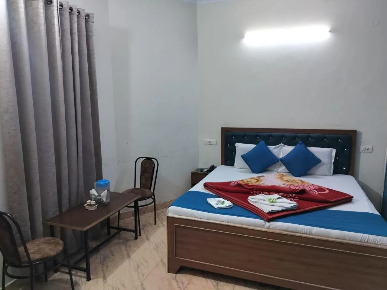 Bedroom, Bed in HOTEL HOLIDAY INN PARADISE