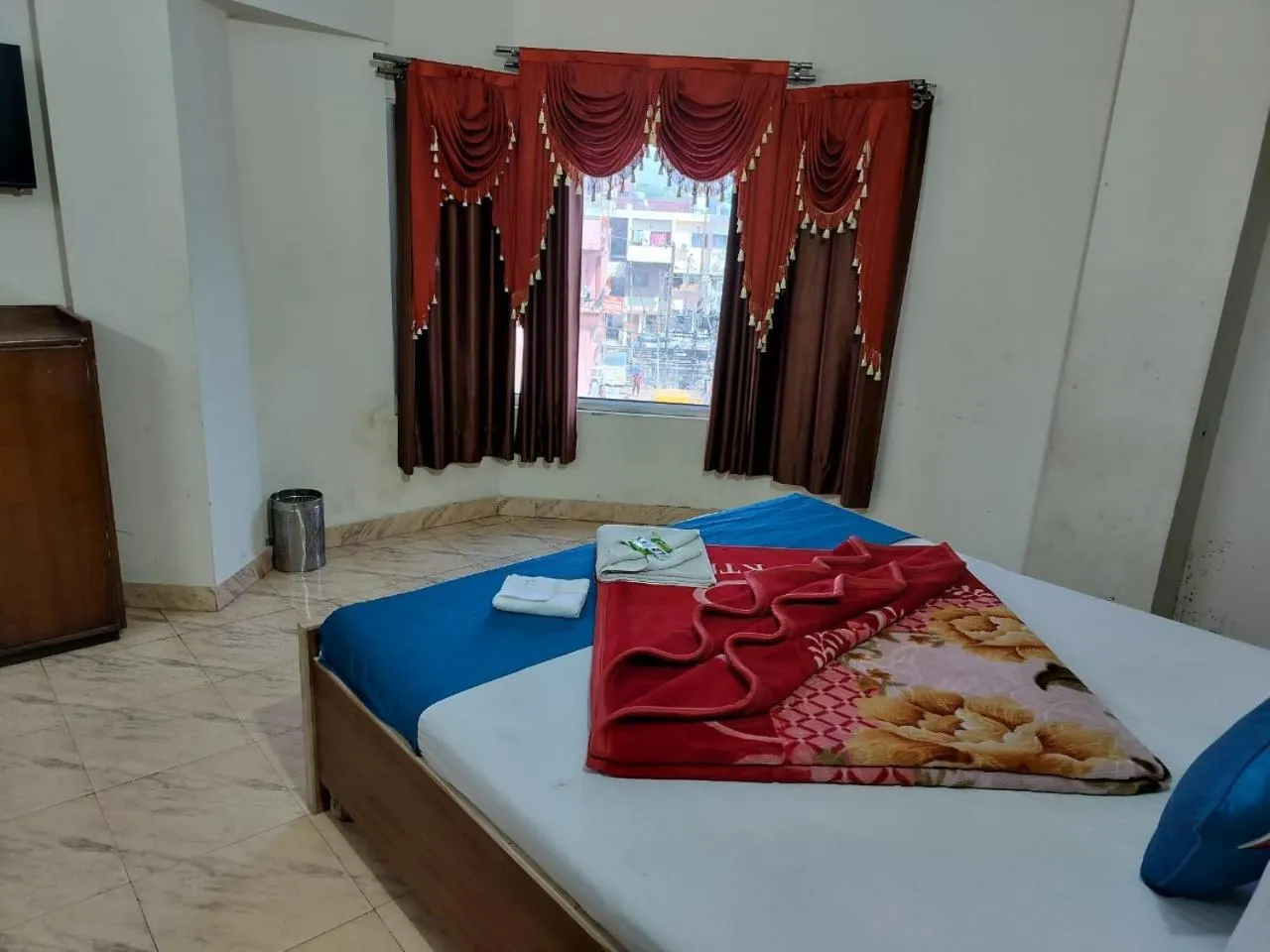 Bedroom, Bed in HOTEL HOLIDAY INN PARADISE