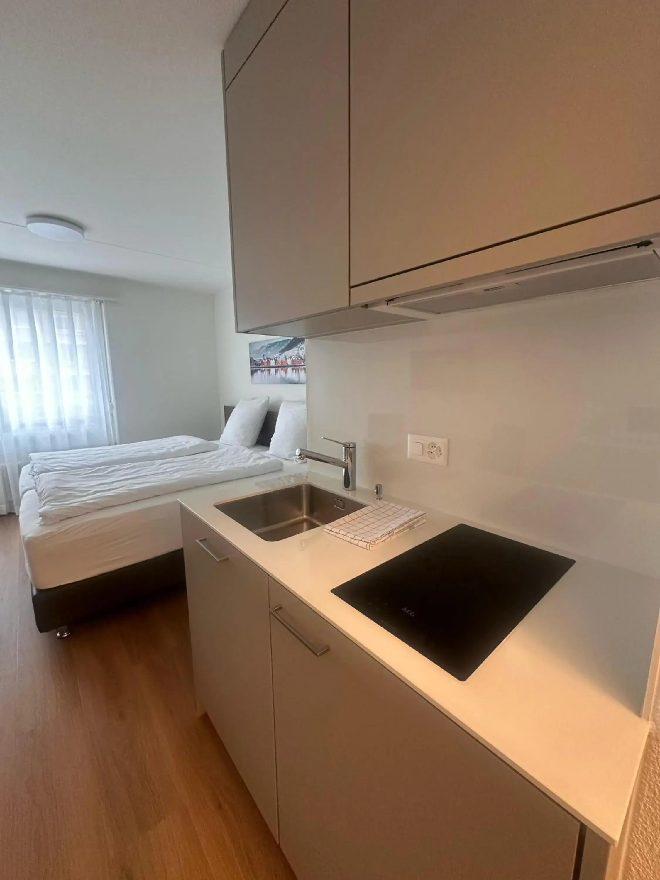 Kitchen or kitchenette, Bed in Swiss Star Zurich Airport - Self Check-In Kitchen or kitchenette, Bed in Swiss Star Zurich Airport - Self Check-In