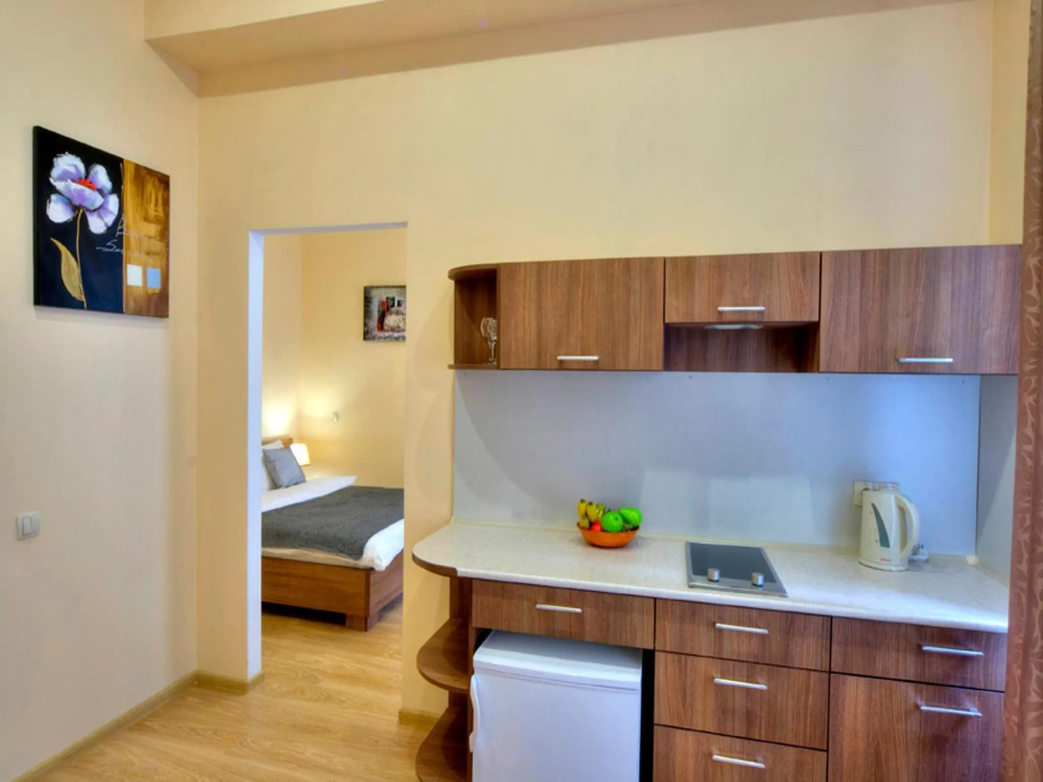 Photo of the whole room, Bed in Golden Gate Inn