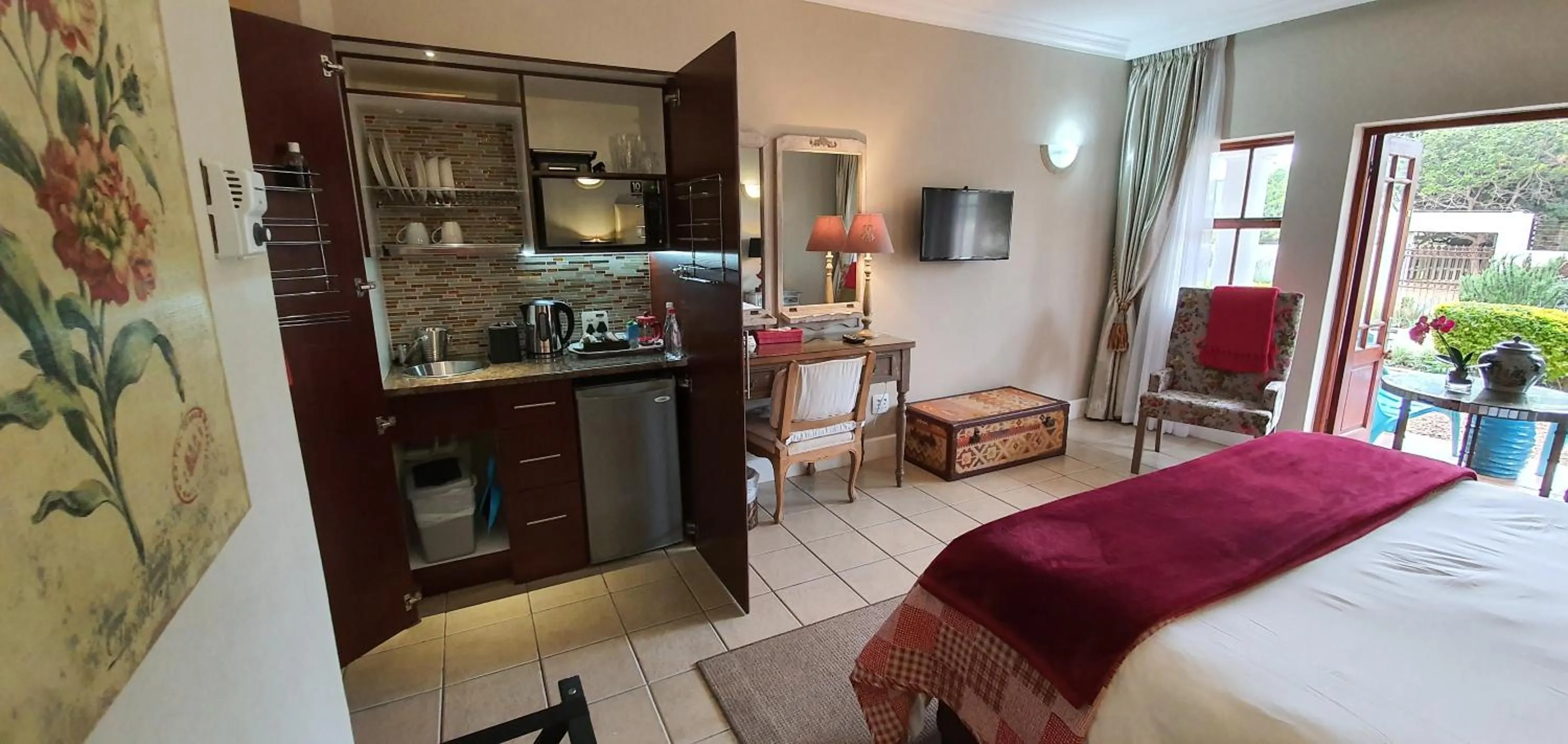 Kitchen or kitchenette, Bed in The Mandyville Jeffreys Bay
