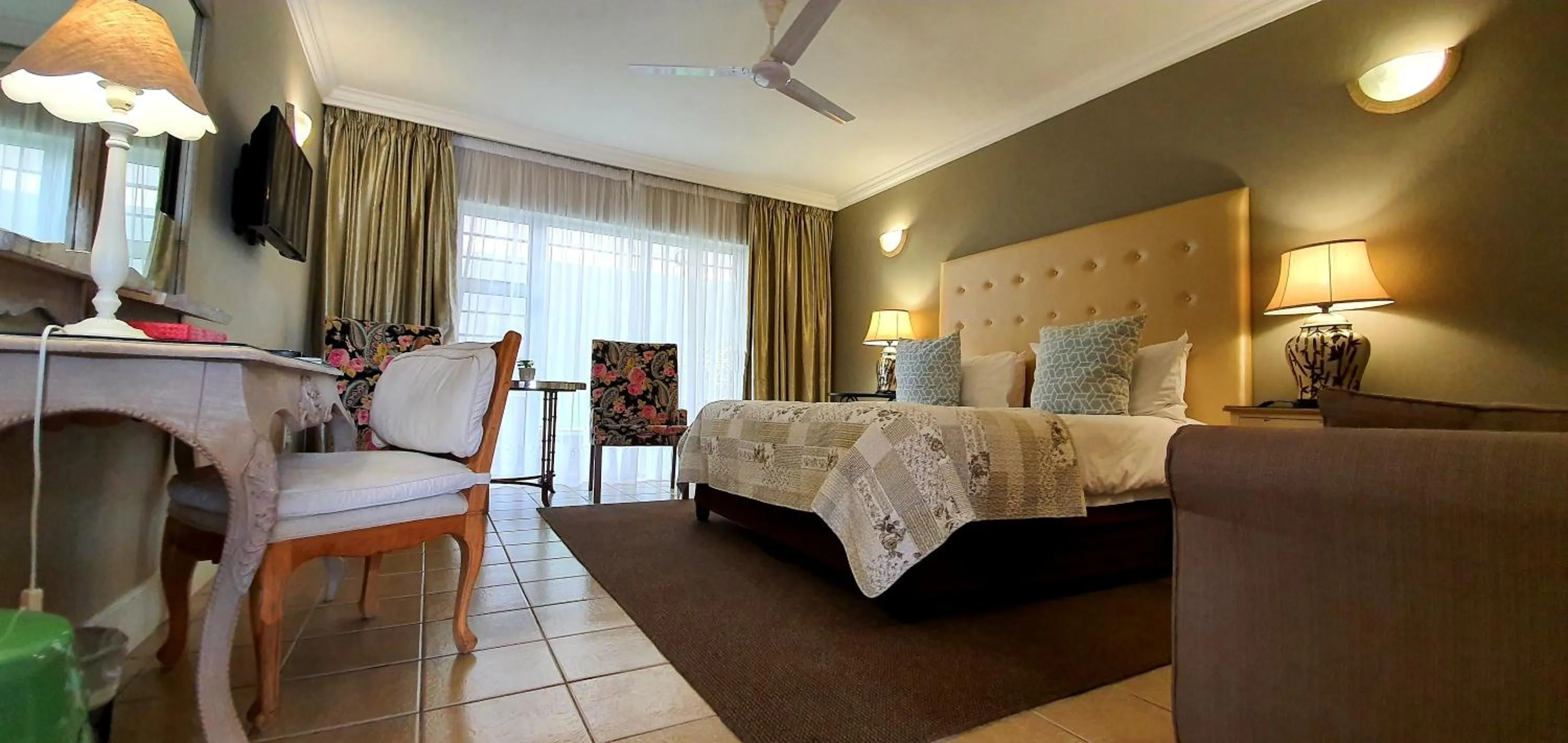 Photo of the whole room, Bed in The Mandyville Jeffreys Bay