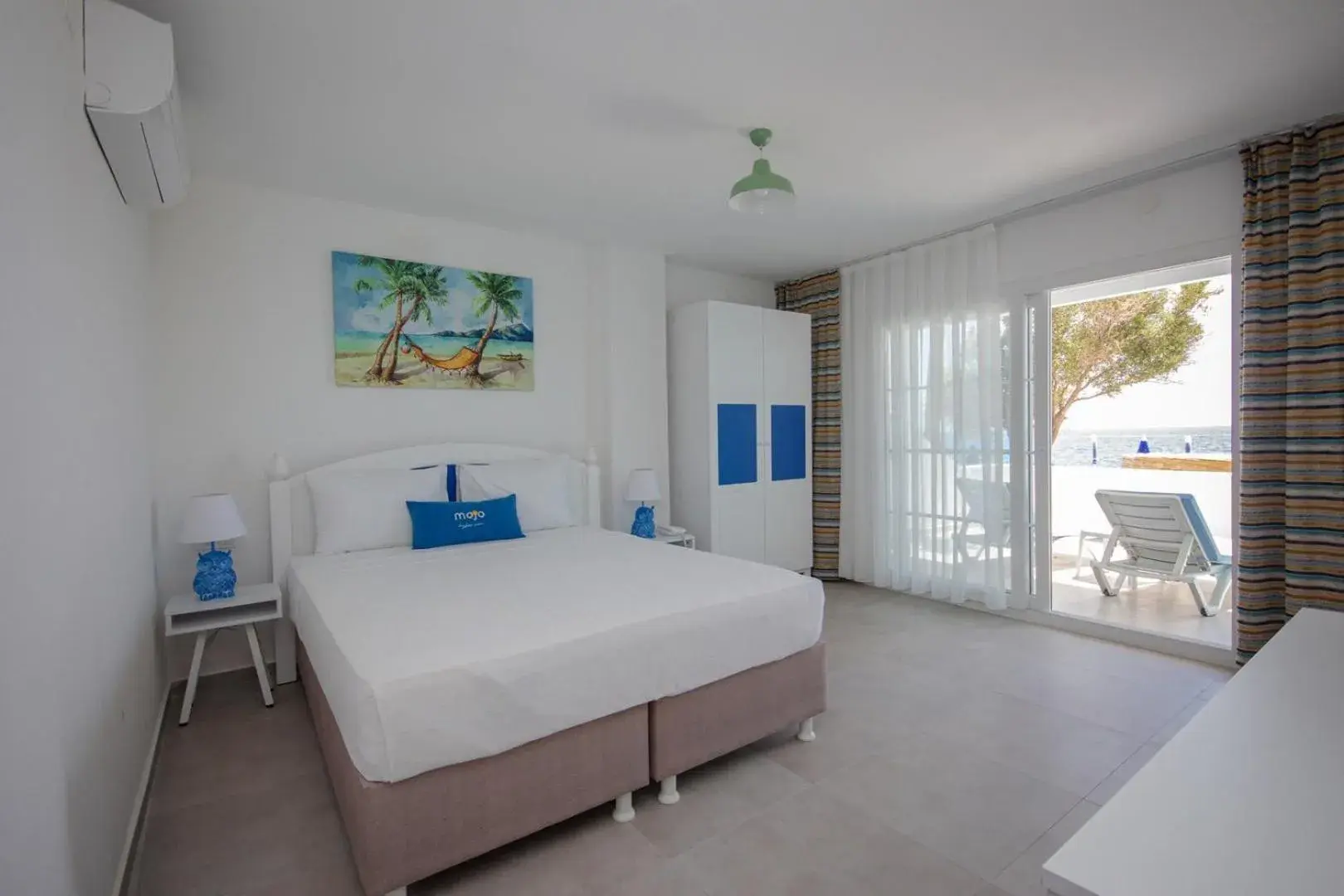 Bed in MOJO OTEL BEACH Bed in MOJO OTEL BEACH