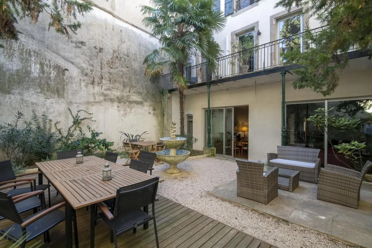 Garden view in La Maison de L' Ambassadeur Carcassonne B&B