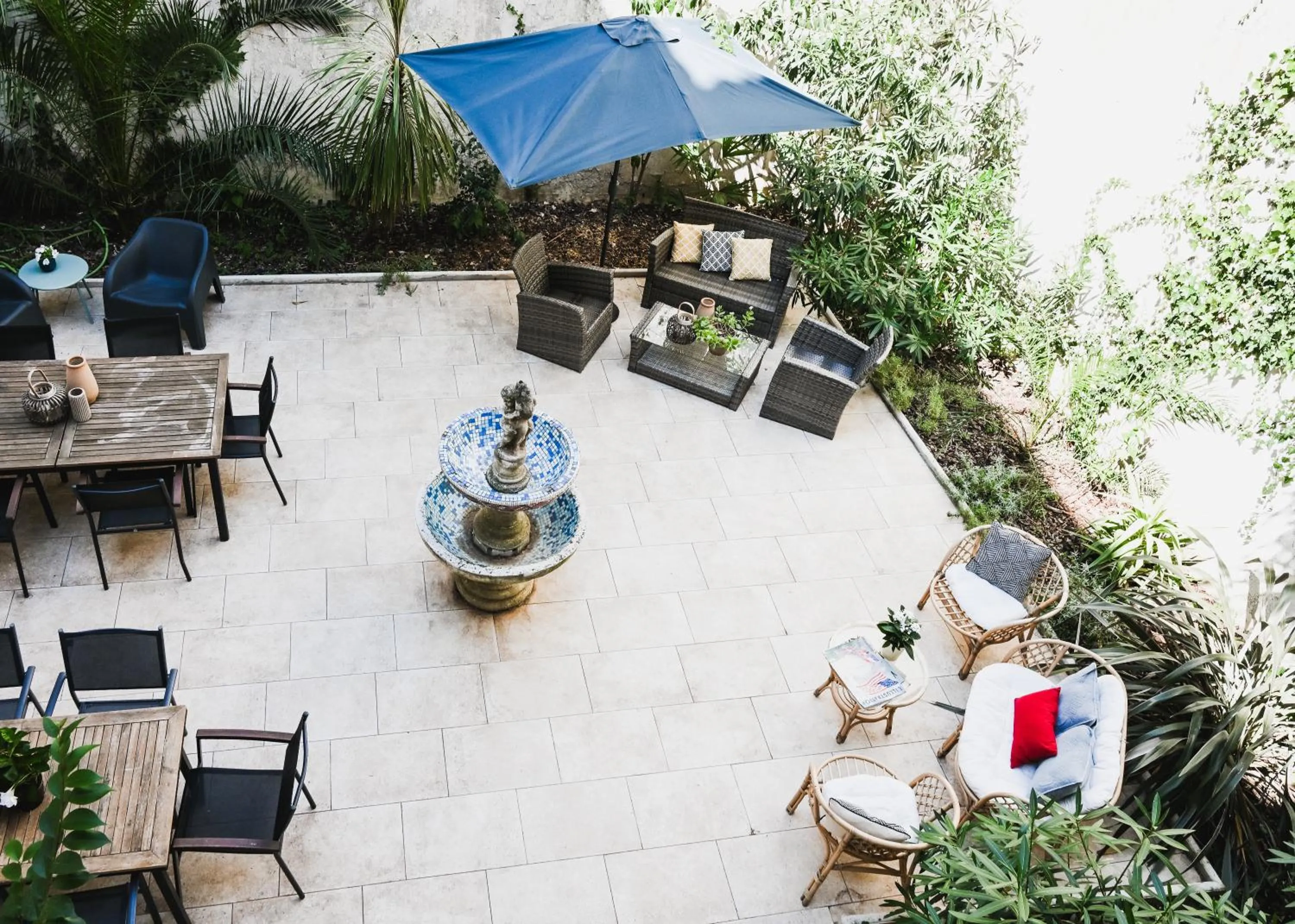 Garden view in La Maison de L' Ambassadeur Carcassonne B&B