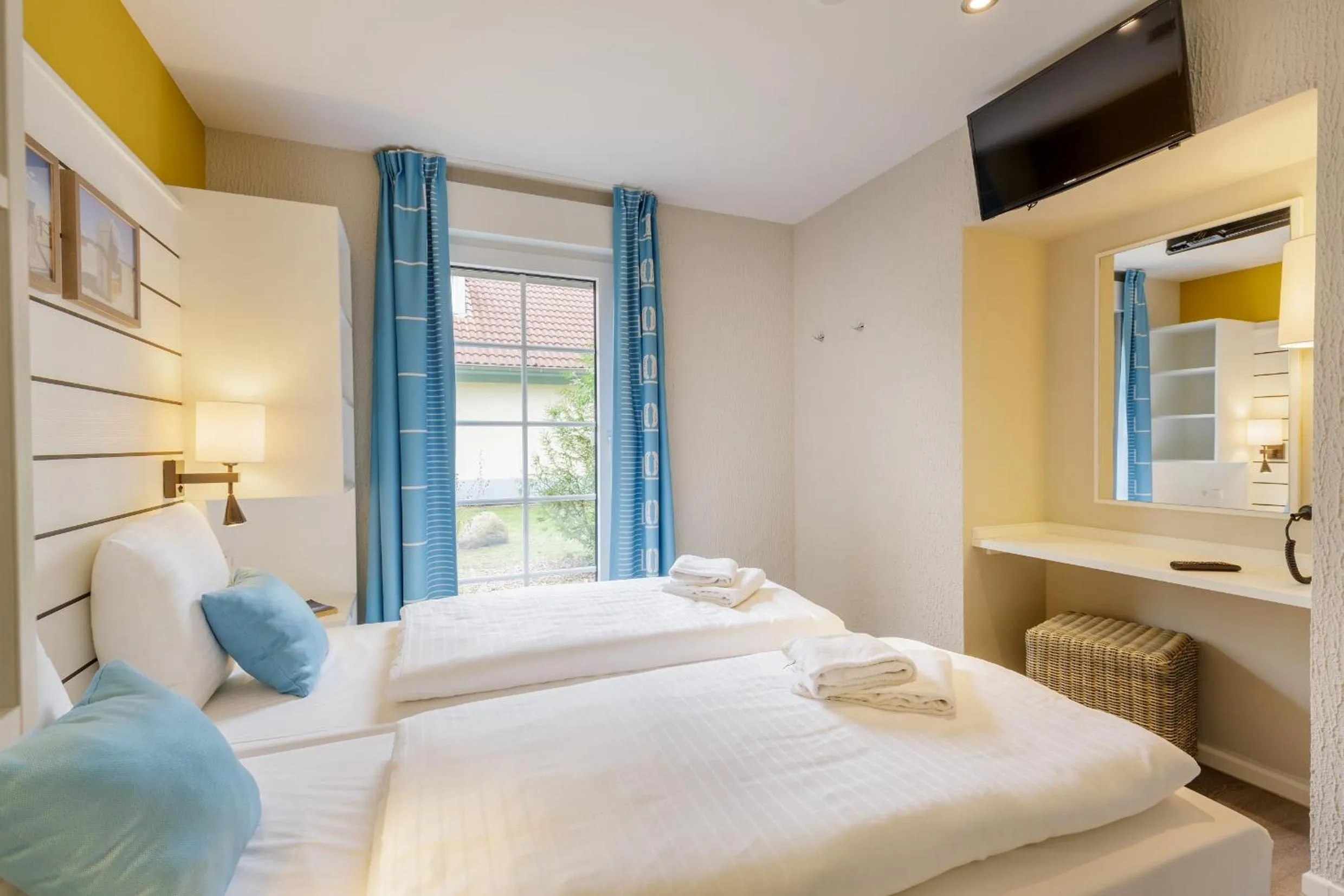 Bedroom, Bed in Center Parcs Nordseeküste Bremerhaven