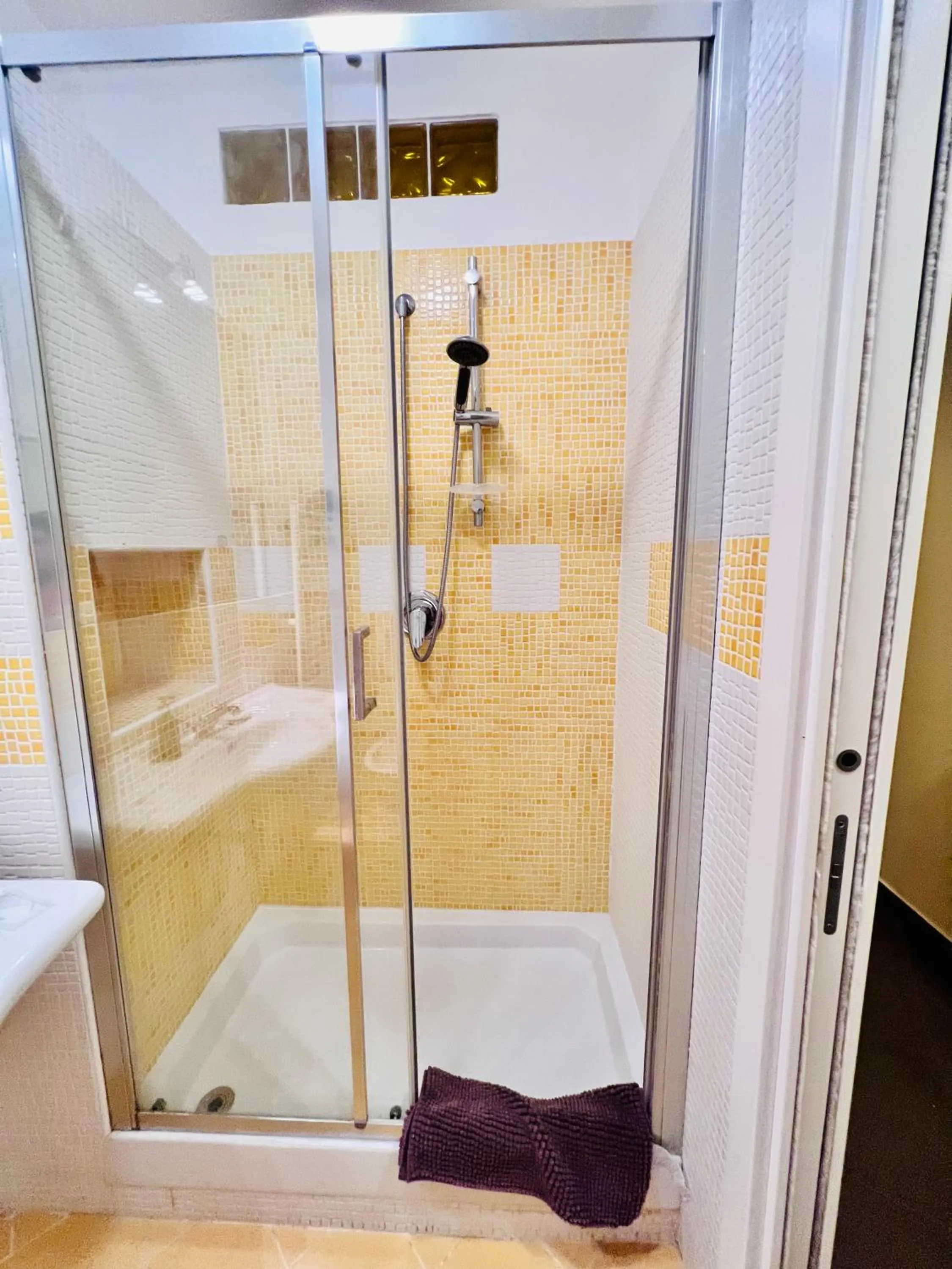 Shower in B&B Vivaldi