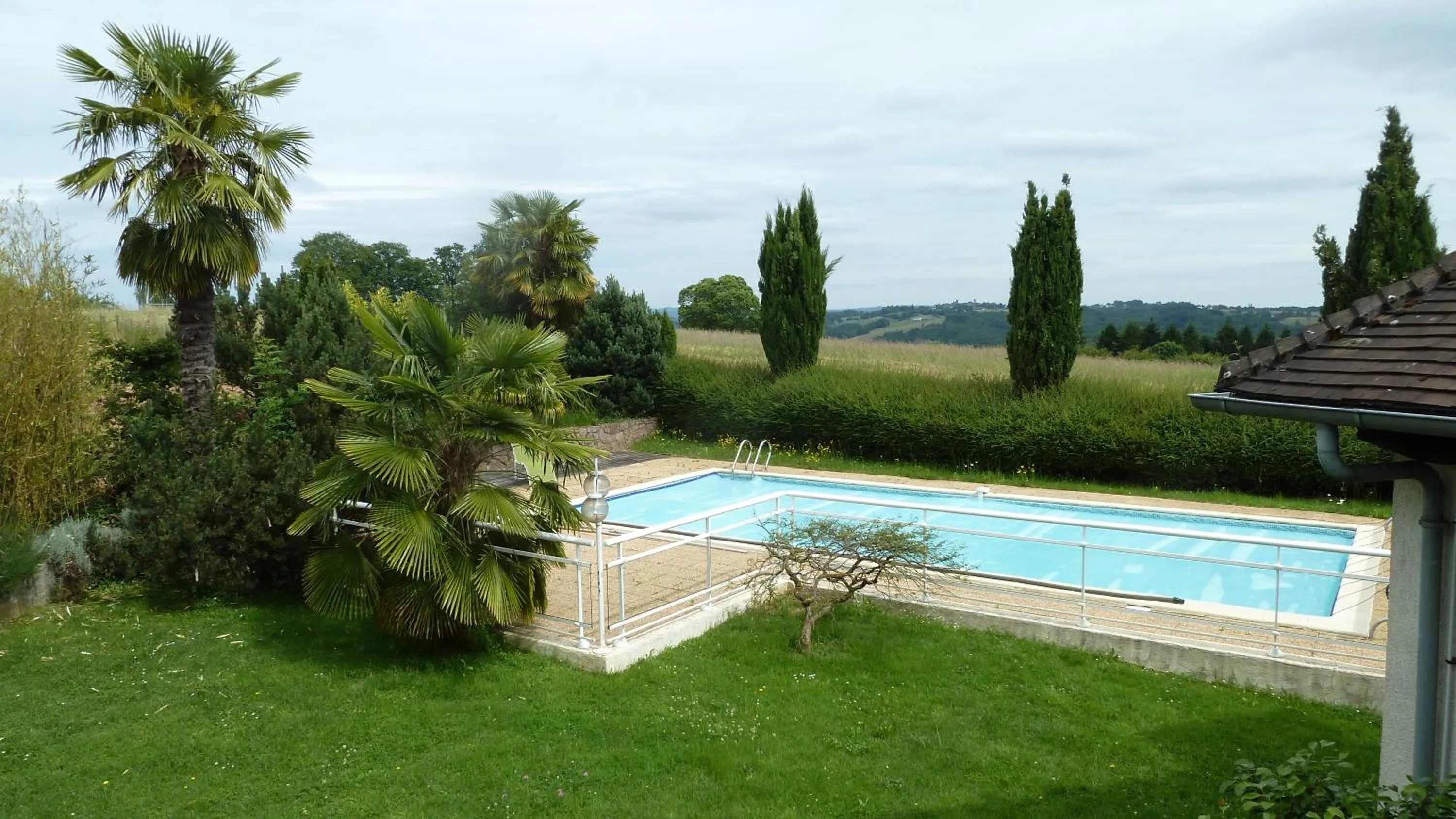 Pool view in Chambres d'hôtes Le Saleix