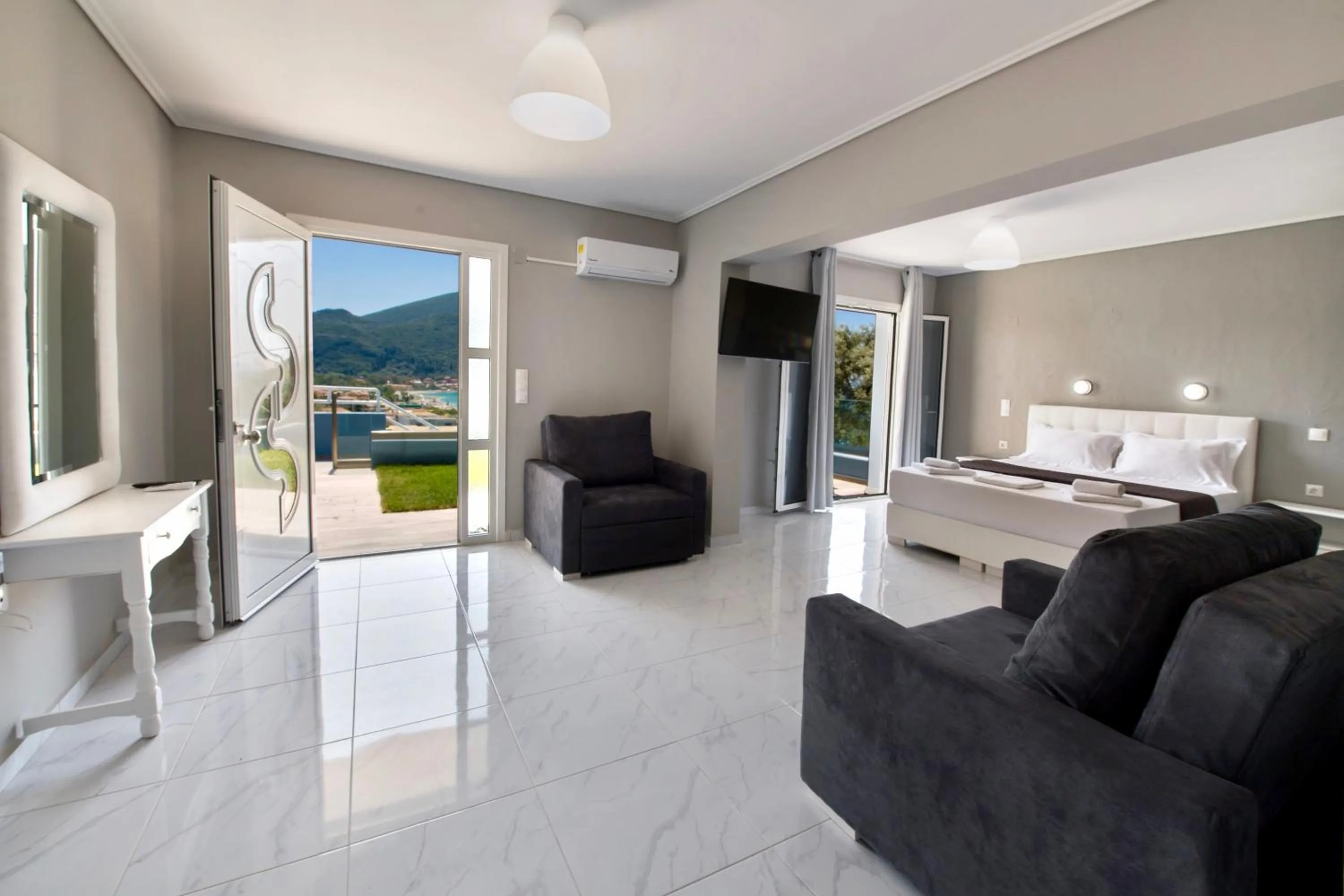 Bedroom in Ponti Beach Hotel