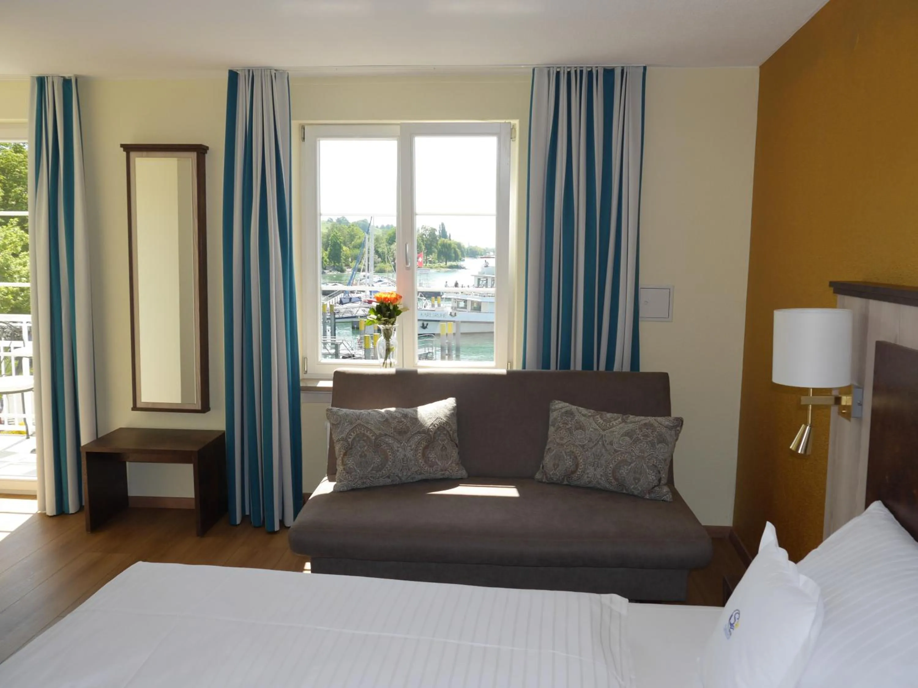 Living room, Bed in Hotel & Gästehaus Seehof