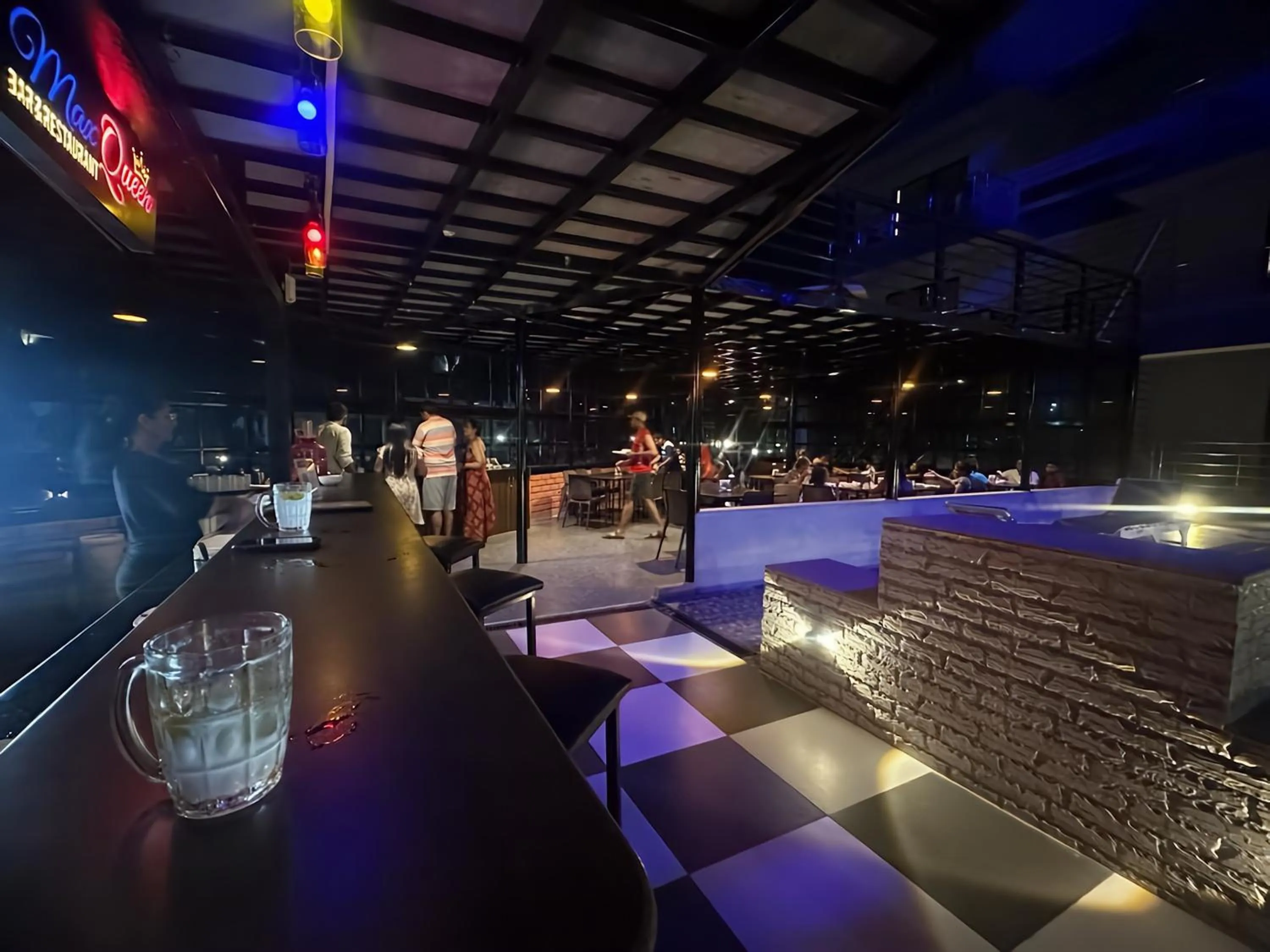 Restaurant/places to eat in JW HERITAGE