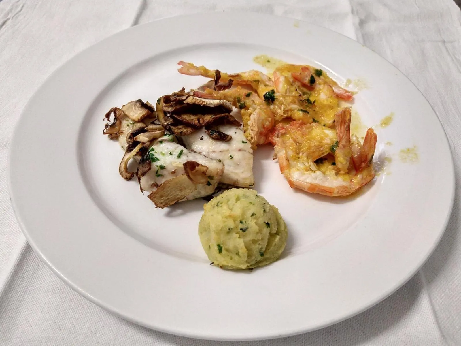 Restaurant/places to eat in Hotel Ristorante Il Grillo