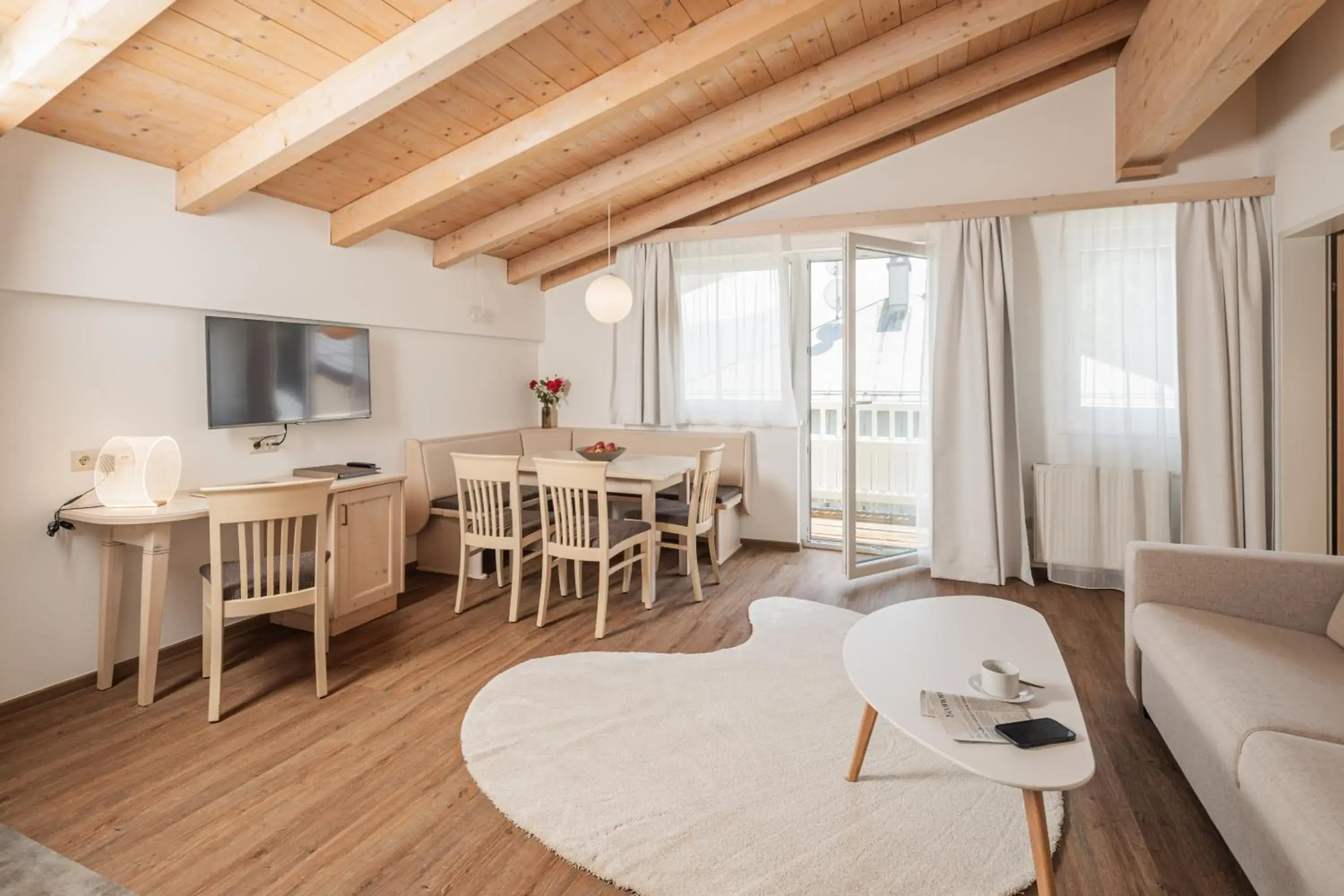 Large Bed-Room Apartment, Balcony and Electric Fireplace in das zellersee Large Bed-Room Apartment, Balcony and Electric Fireplace in das zellersee