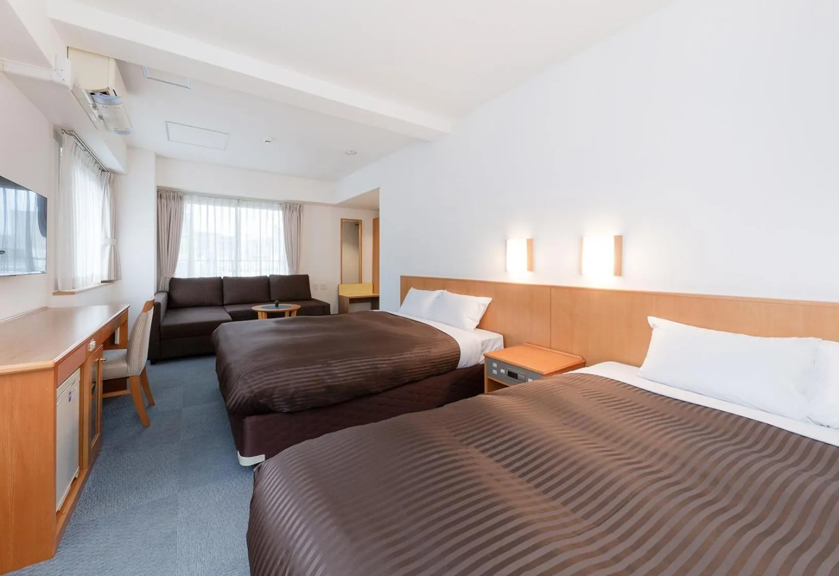 Photo of the whole room, Bed in The OneFive Osaka Sakaisuji