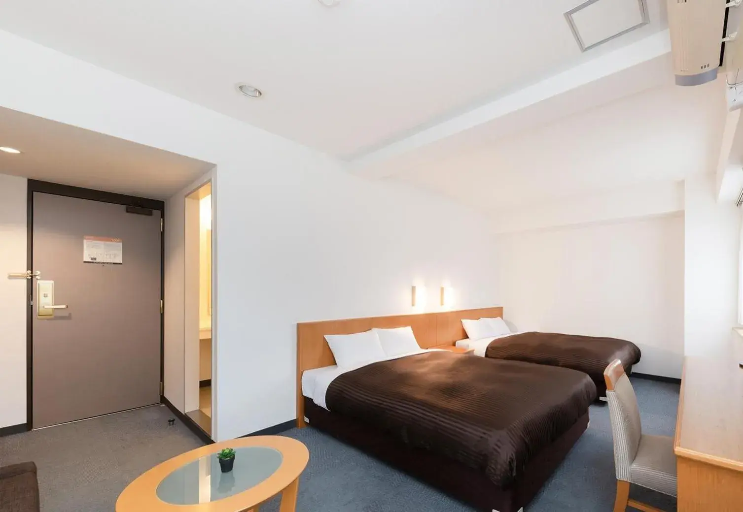 Photo of the whole room, Bed in The OneFive Osaka Sakaisuji Photo of the whole room, Bed in The OneFive Osaka Sakaisuji