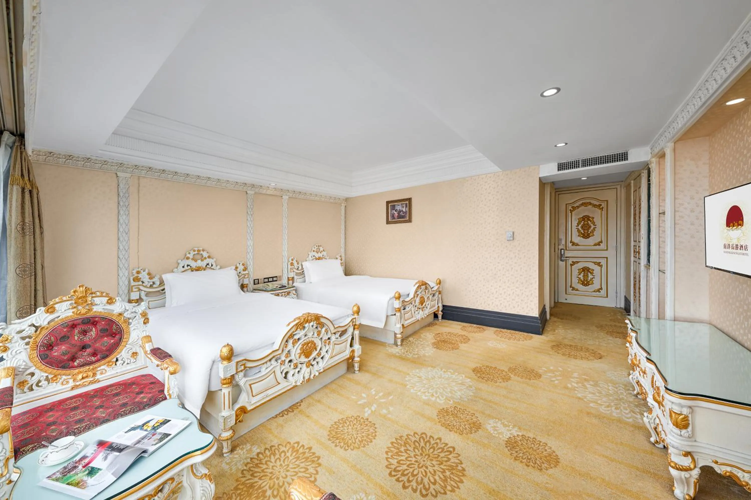 Seating area in Nanyang King's Gate Hotel--Free Shuttle Service to Canton Fair