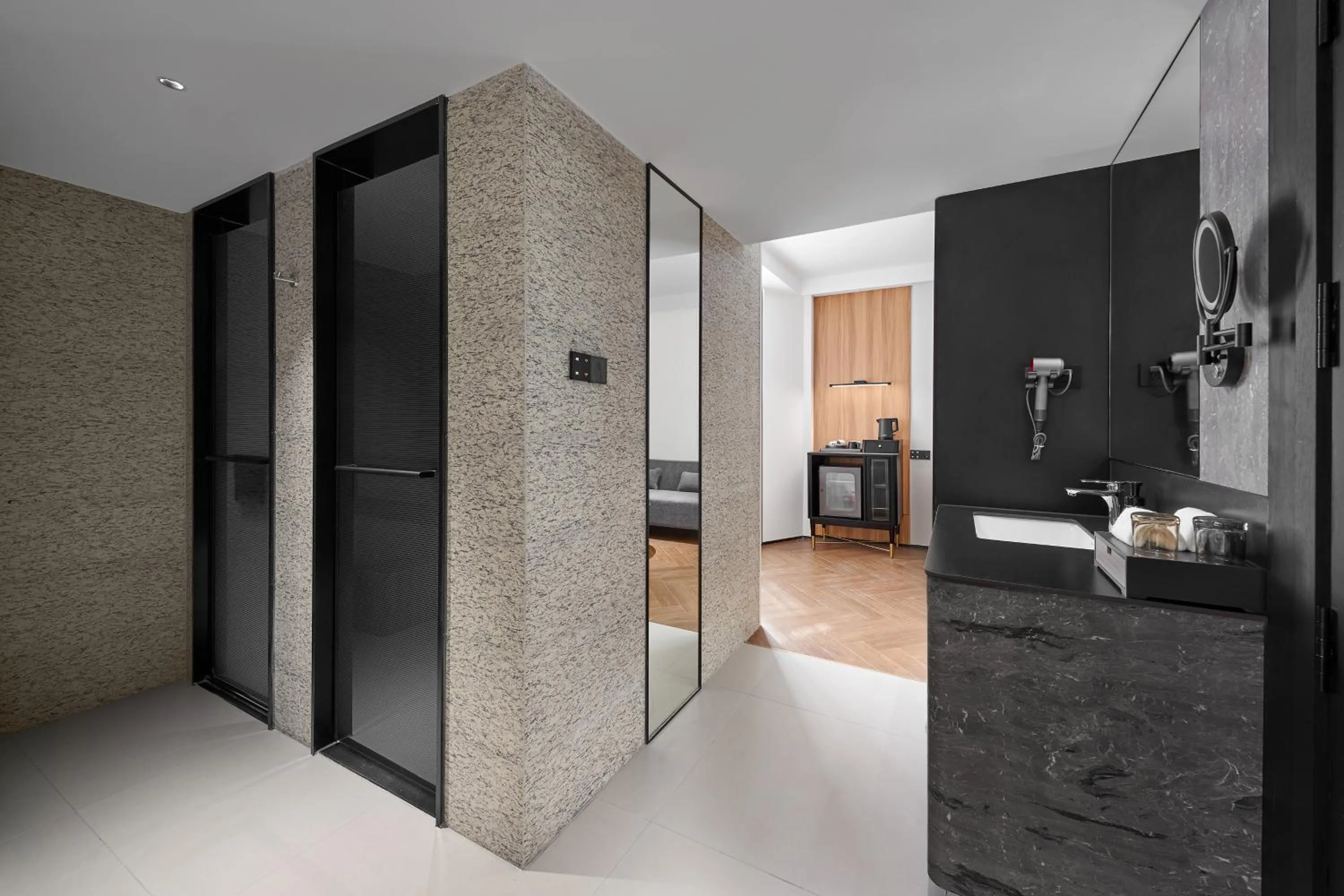 Coffee/tea facilities in Nanyang King's Gate Hotel--Free Shuttle Service to Canton Fair