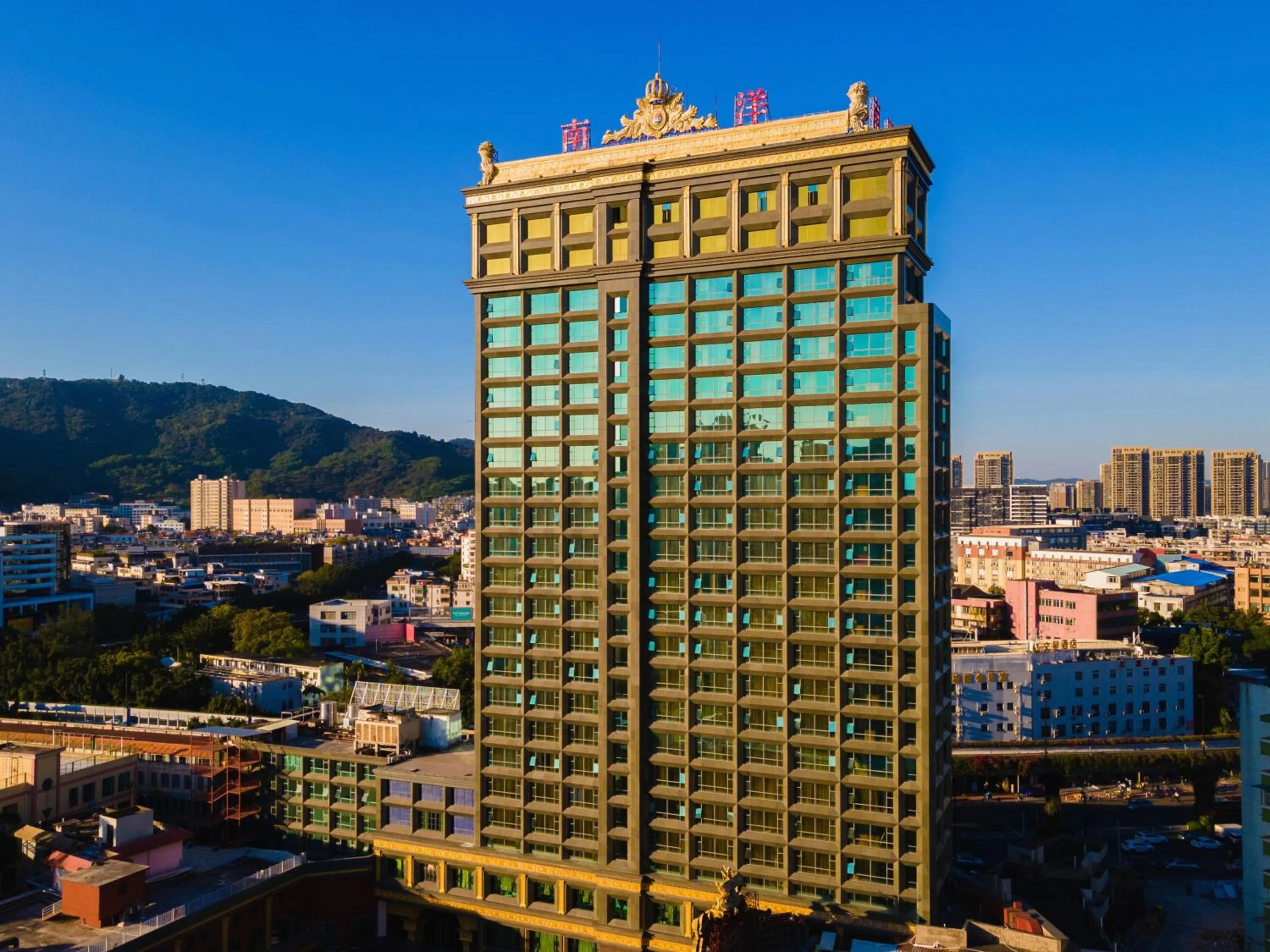 Day in Nanyang King's Gate Hotel--Free Shuttle Service to Canton Fair