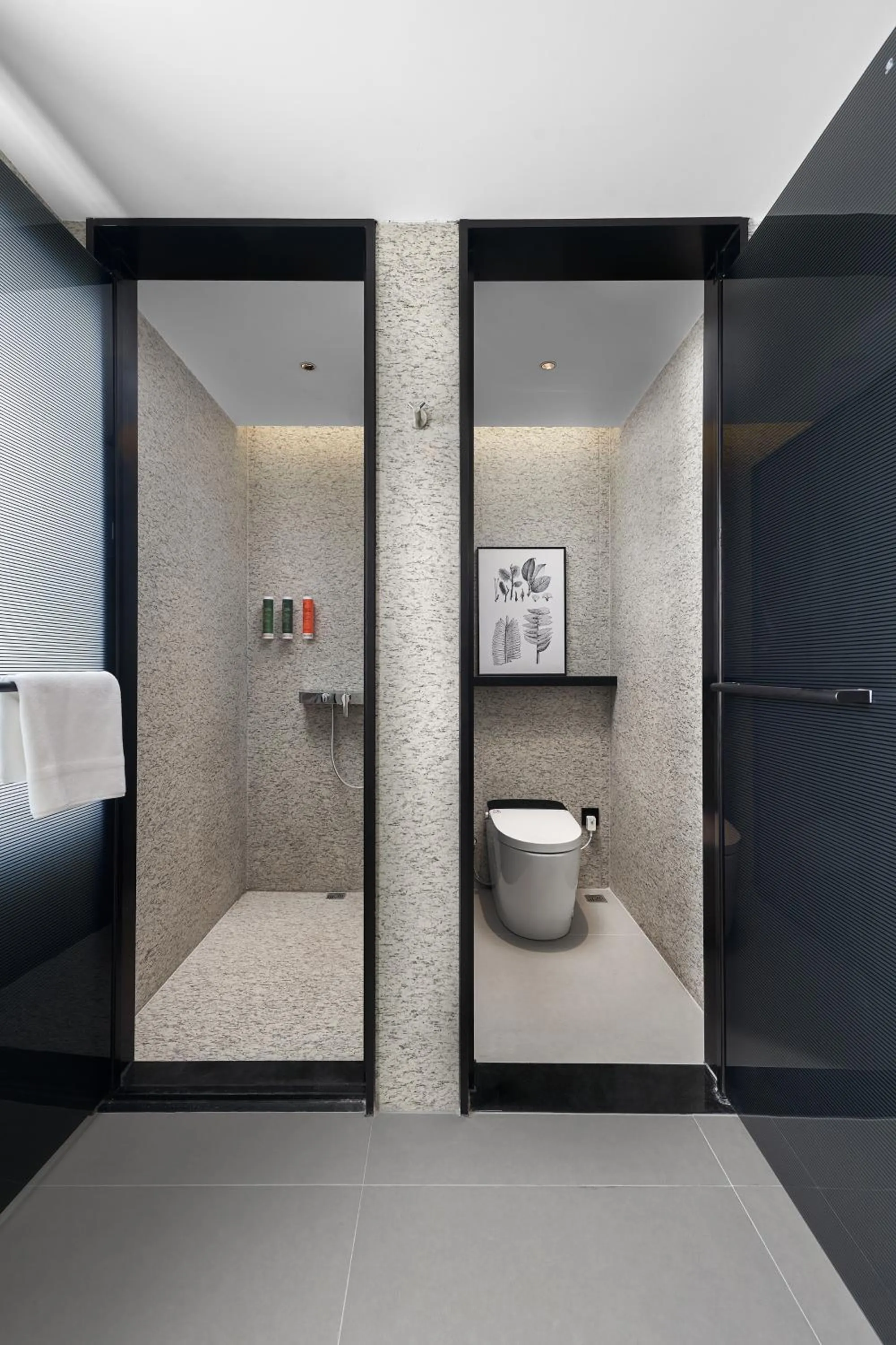 Toilet in Nanyang King's Gate Hotel--Free Shuttle Service to Canton Fair