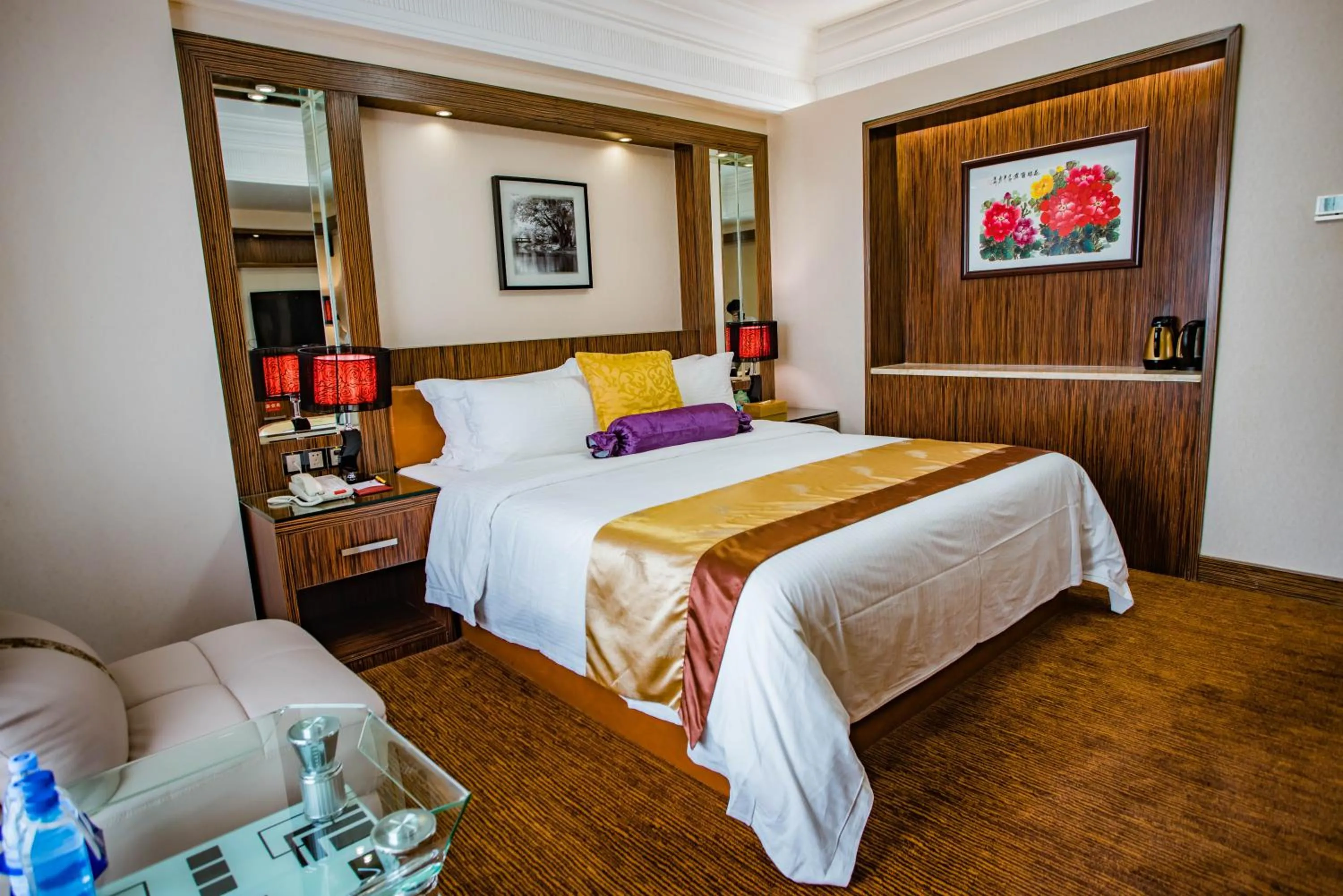 Executive King Room in Nanyang King's Gate Hotel--Free Shuttle Service to Canton Fair