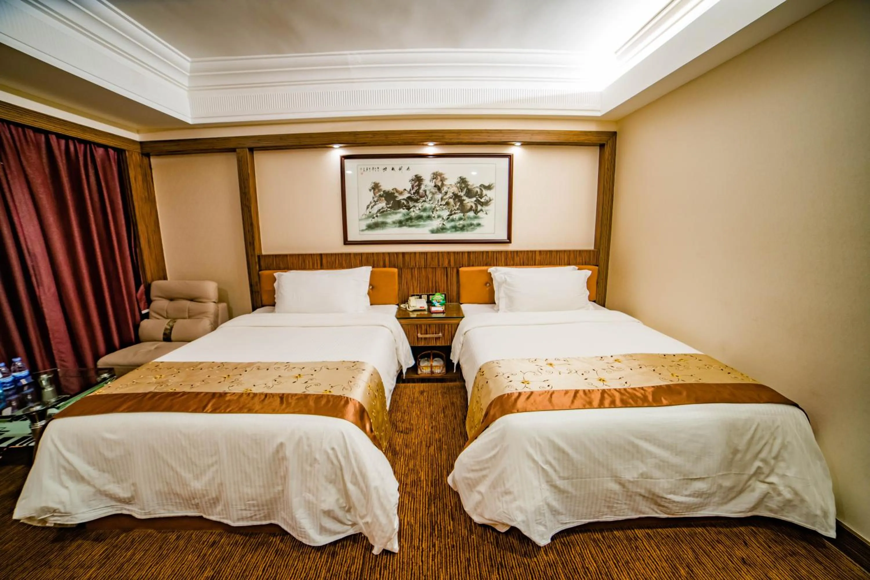 Twin Room in Nanyang King's Gate Hotel--Free Shuttle Service to Canton Fair