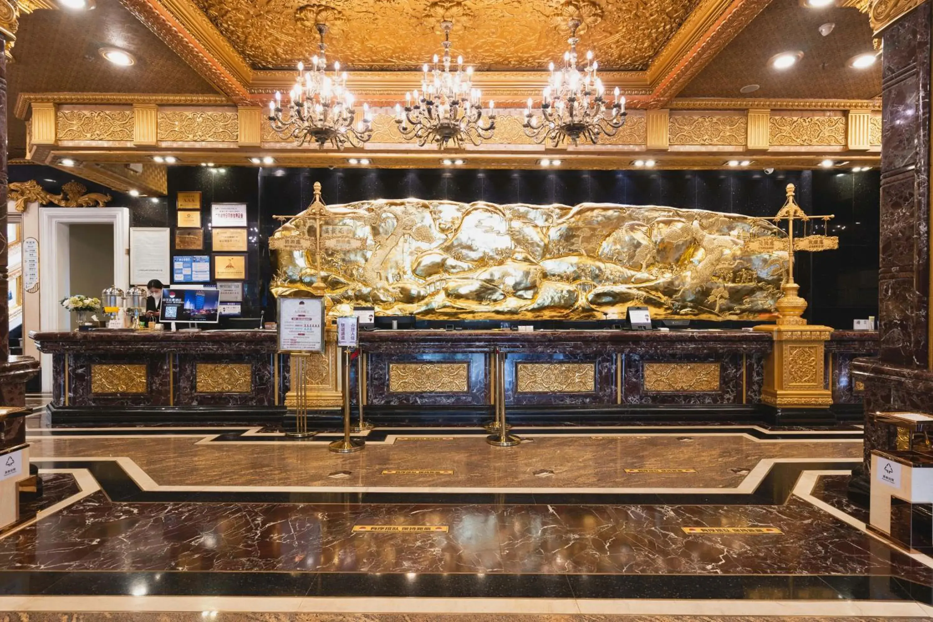 Lobby or reception in Nanyang King's Gate Hotel--Free Shuttle Service to Canton Fair Lobby or reception in Nanyang King's Gate Hotel--Free Shuttle Service to Canton Fair