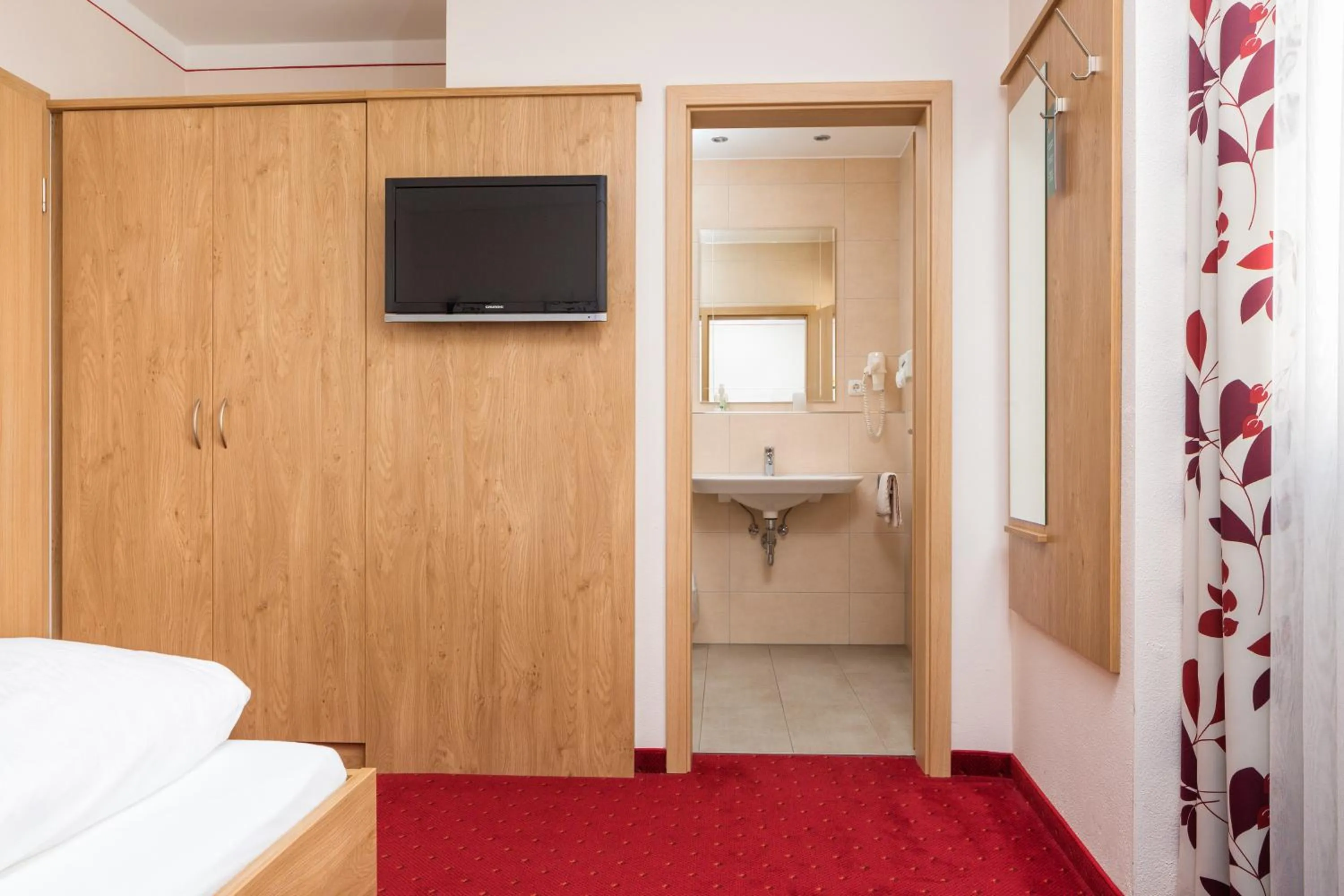 Photo of the whole room, Bed in Hotel Sixt