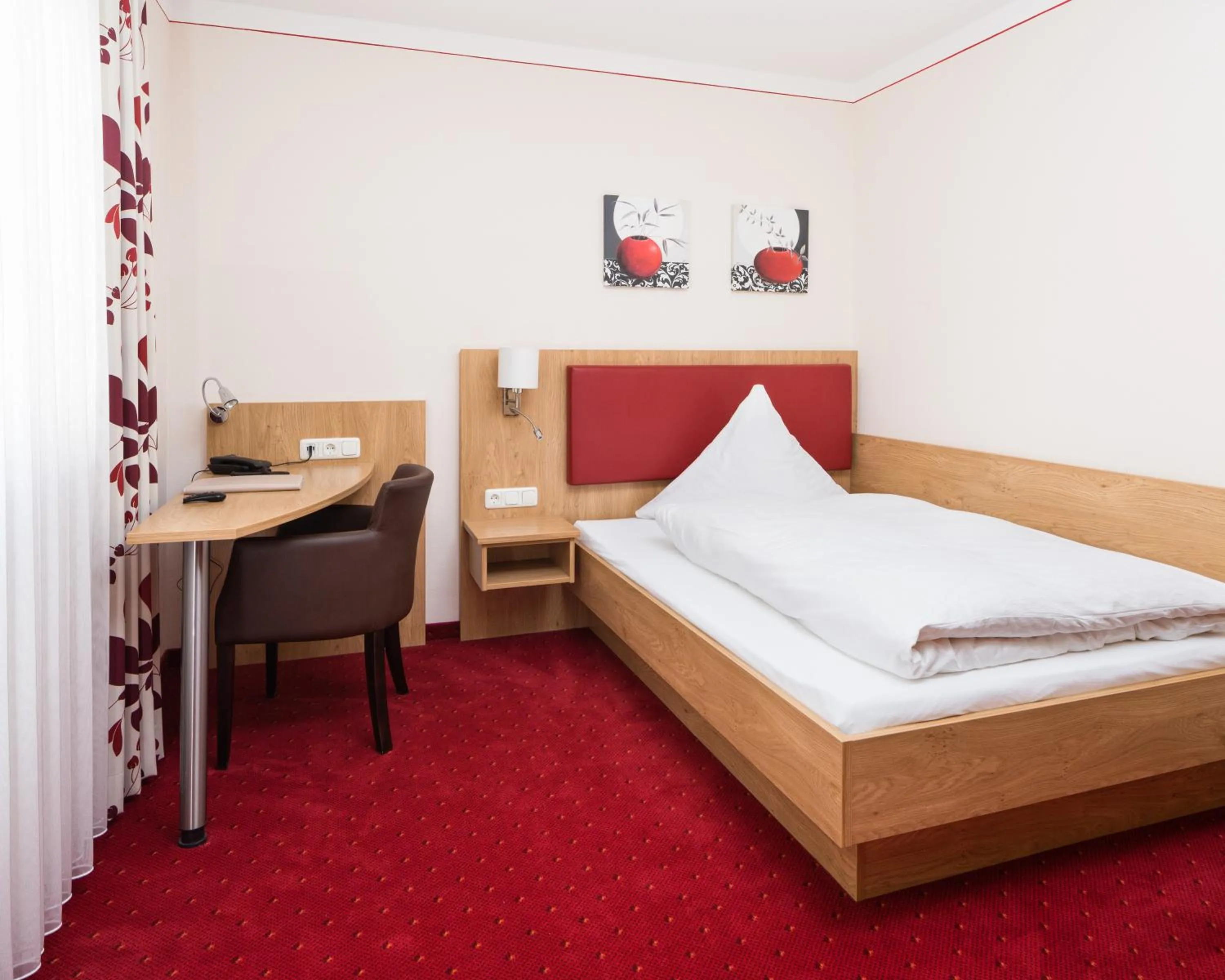 Photo of the whole room, Bed in Hotel Sixt