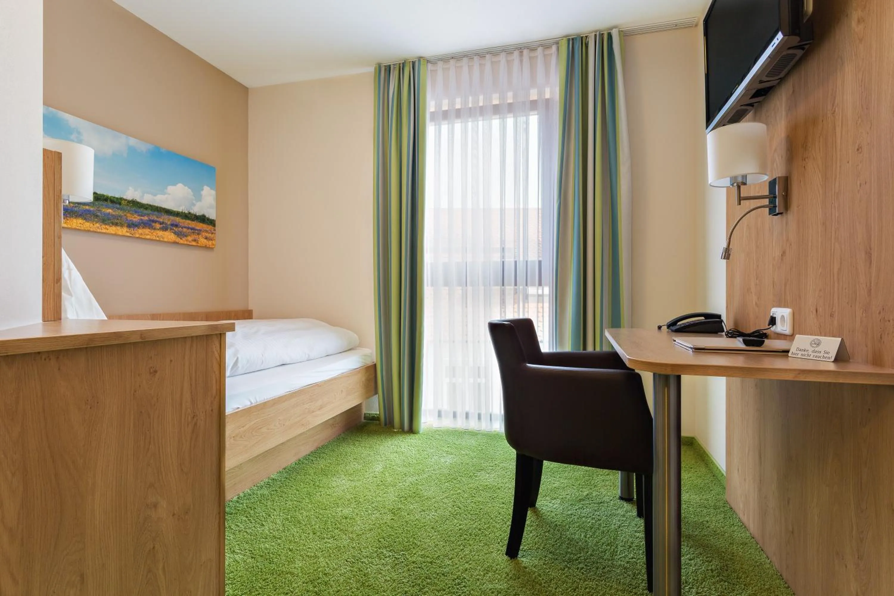 Photo of the whole room, Bed in Hotel Sixt