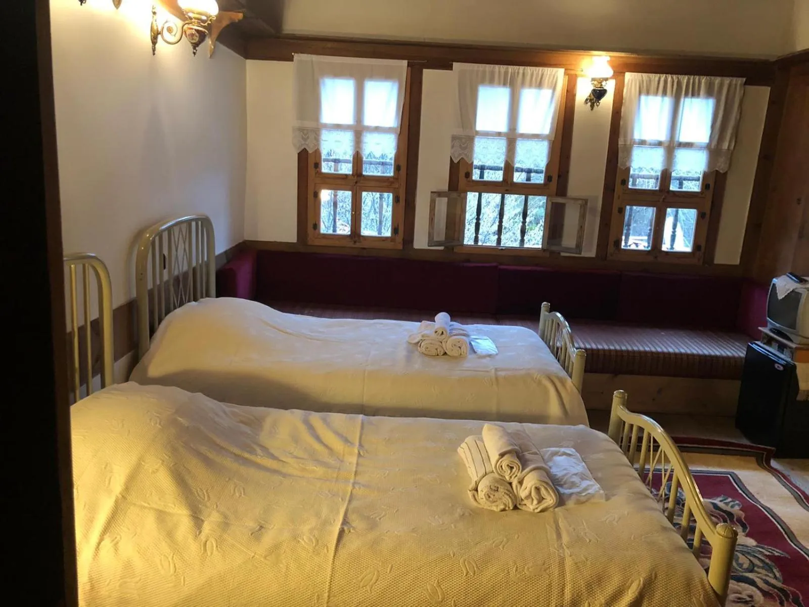 Photo of the whole room, Bed in Paphlagonia Yoruk Muratoglu Konak