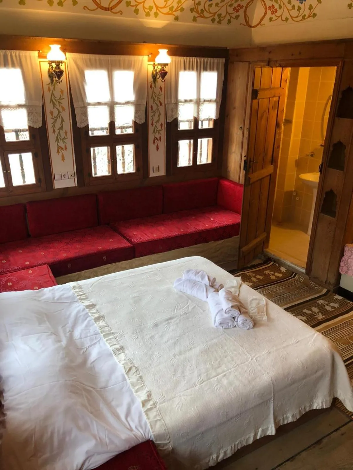 Bed in Paphlagonia Yoruk Muratoglu Konak